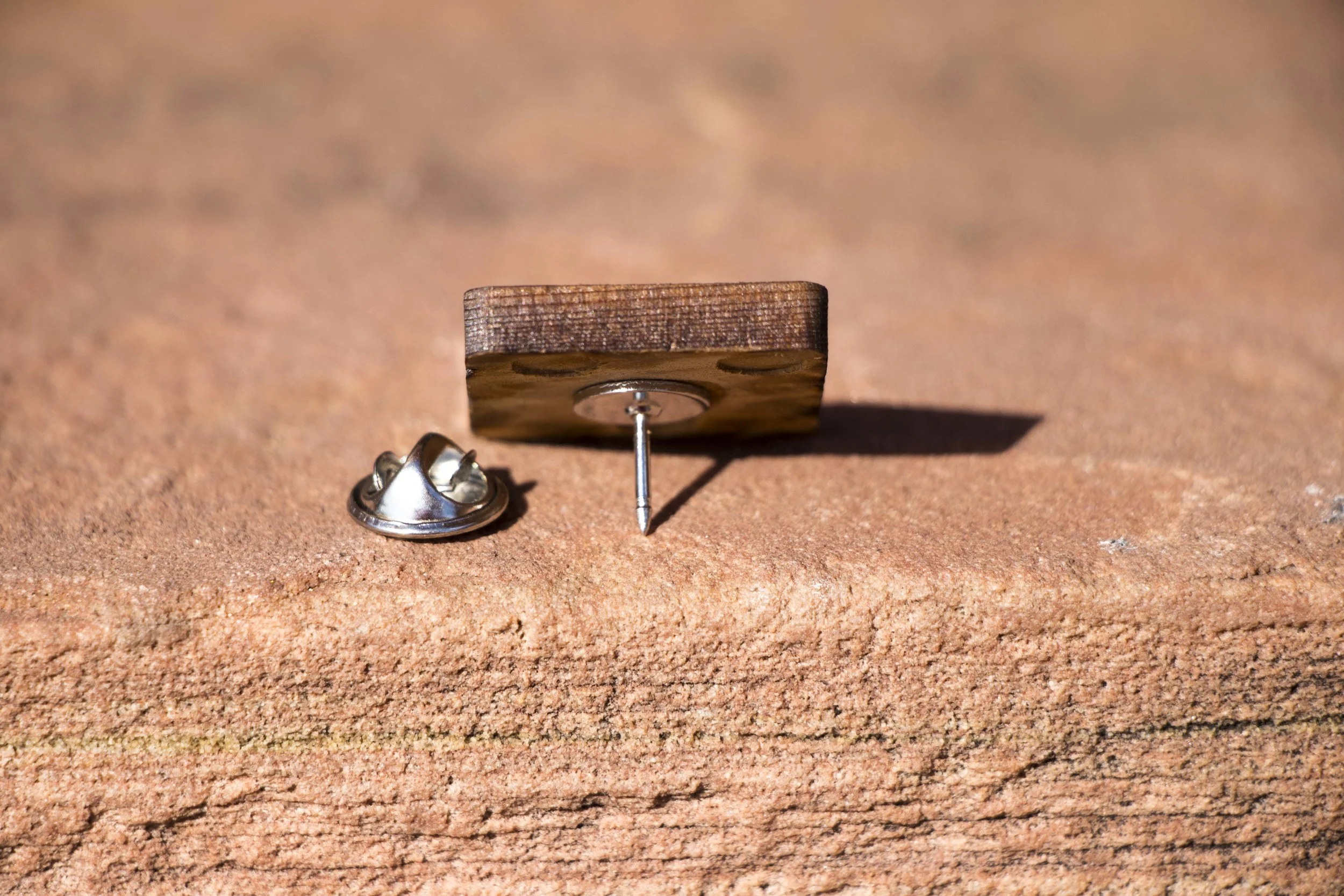 story pin back, tie tack