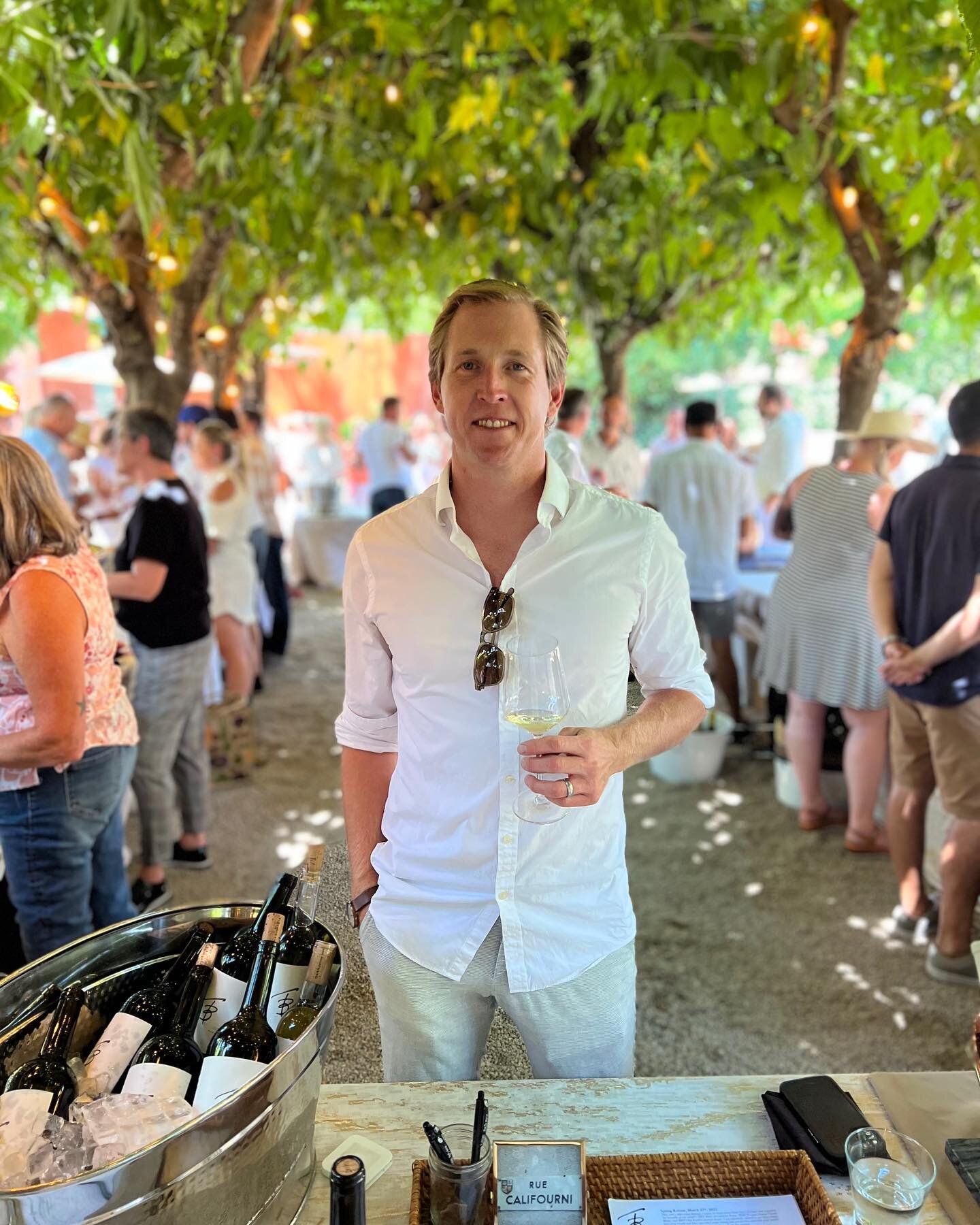 Dressed and pressed for one last event before harvest starts. F&ecirc;te Blanc @barndivahealdsburg on Sunday was a great chance to dust off my chatting skills, pull out some crisp whites (shirts and wines!), and share some lovely Chenin Blanc! 
.
.
.