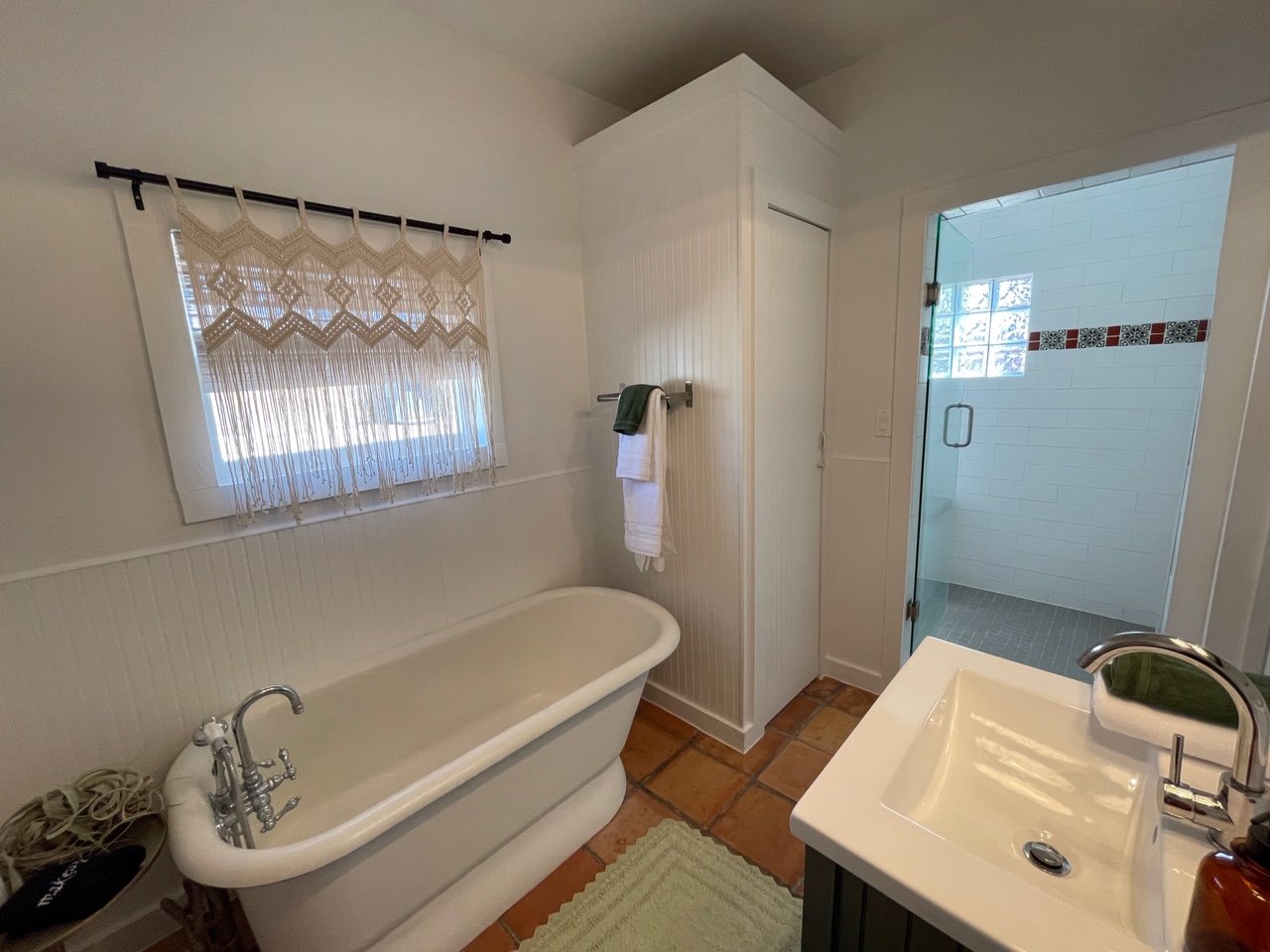 Master Bath 1.JPG