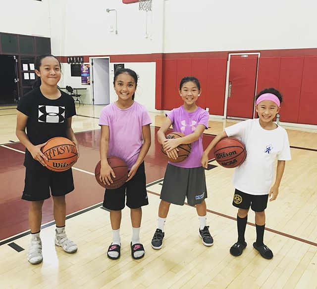 Let's give it up for the ladies of HITSVILLE! 🙏🏽🏀💪🏼
They are definitely putting in the work ! And taking their game to a New level of confidence and power!
Making quicker decisions is key  a strong mindset is a must !!...💯
this group right here