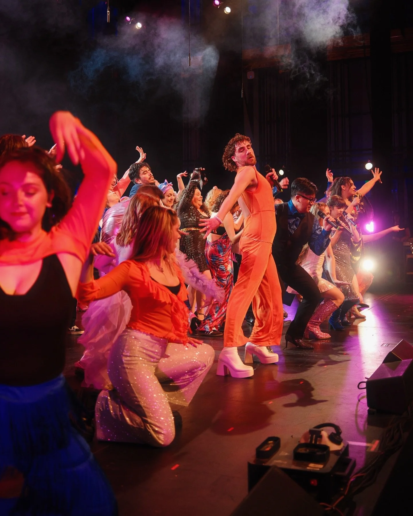 Dress rehearsal photos might just be my favourite📸 It&rsquo;s always a blast to photograph all the talented people of @popnationcanada from the people singing and dancing on stage to the people playing the music live during the shows to the people d
