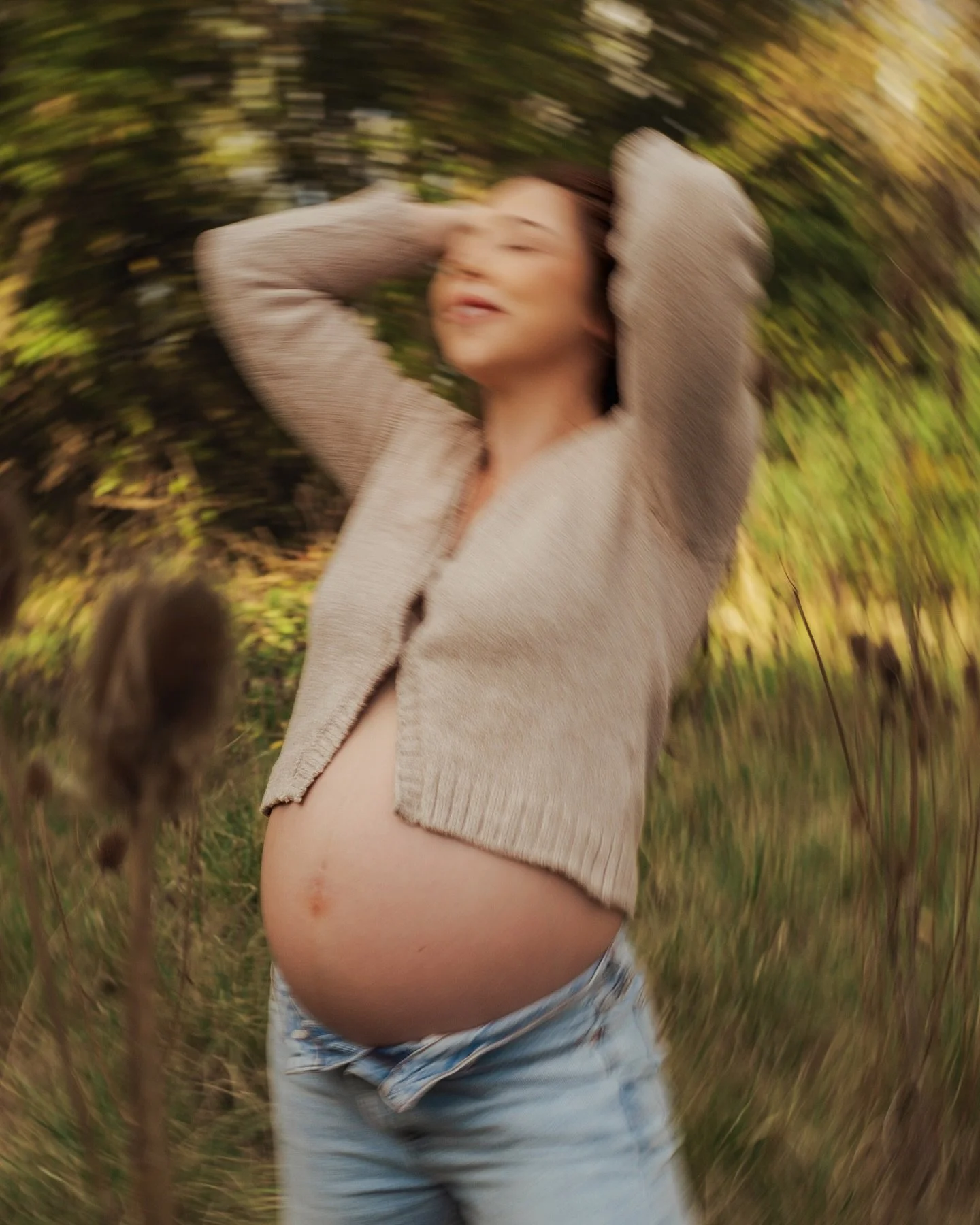 Sorry not sorry for all the photos of Bre &amp; Aaron on my feed lately😂📸 Baby boy coming soon! 
.
.
.
#kwphotographer #canon #fujix100ⅵ