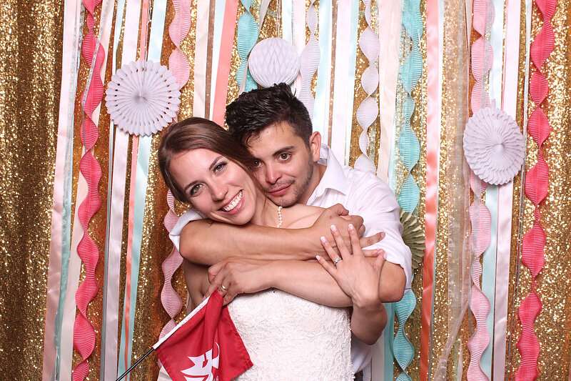 Can you guess where these newlyweds met? 😉 #thewinbooth #seattlewedding #seattlephotobooth #seattleevents #wsu #blackdiamondgardens