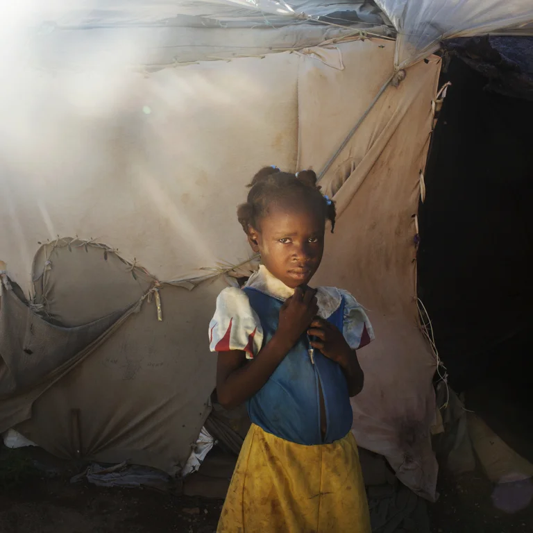   Michelle Siu :&nbsp; In Limbo    Ethnic Haitians in the Dominican Republic exist on the margins of society, undocumented, with no clear route to citizenship. Immigration policy places them at risk of statelessness and deportation.  In Limbo  provid