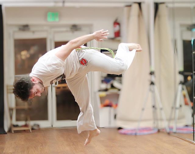 Defying gravity is one of the requirements for being a capoeirista.
.
Photo Credit: CB Photography
.
.
.
#mestrebomba #capoeiradc #capoeira #washingtondc #igdc #igersdc #nwdc #mydccool #liveindc #dclife #barrovermelho #dcfit #dcfitness #martialarts #