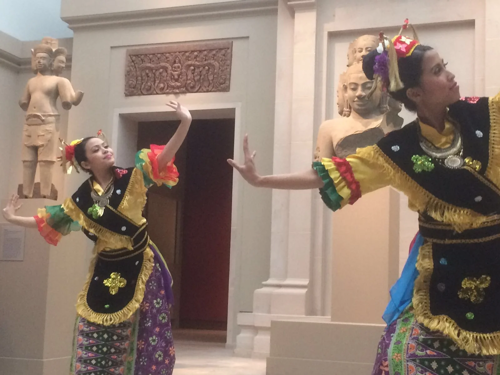 tari lenggang nyai.jpg
