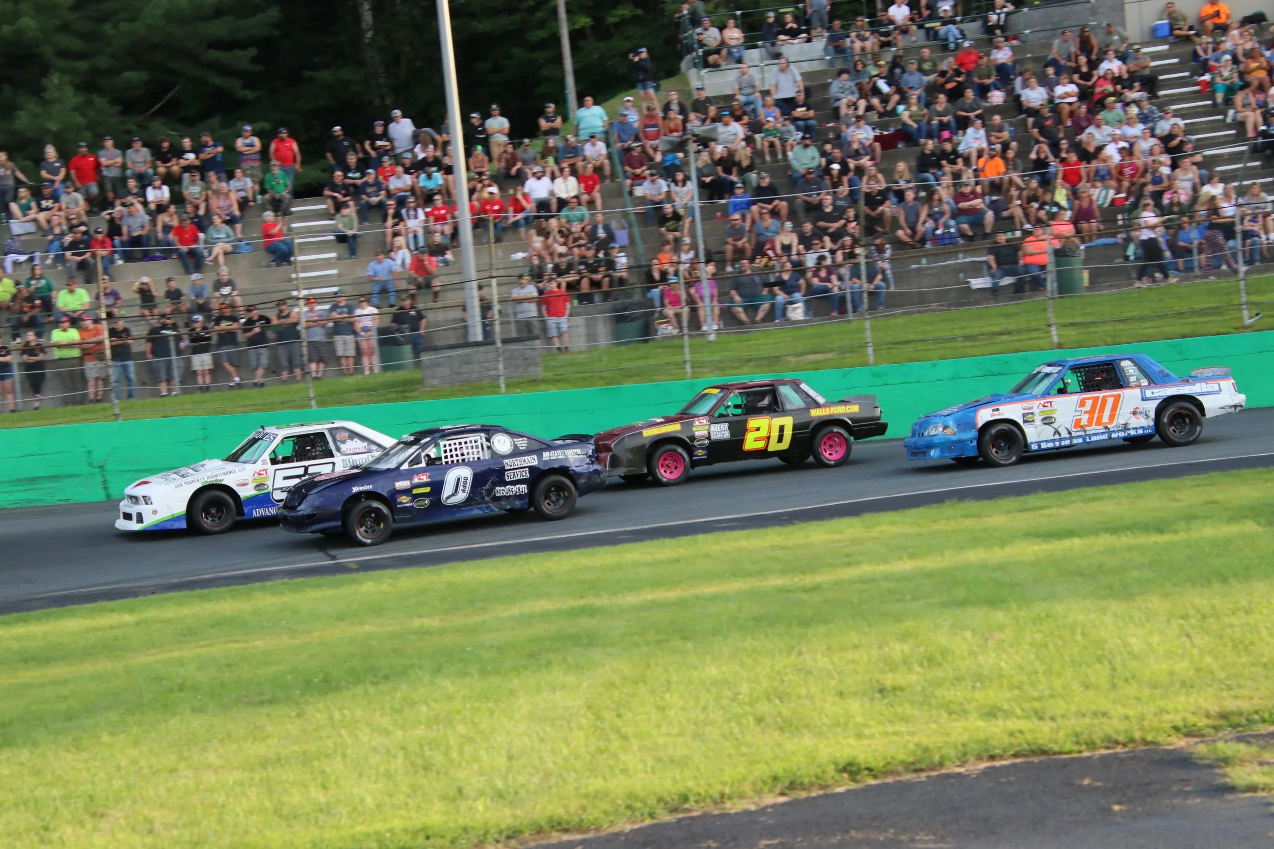 Thunder Road Teams Gear Up for FloRacing Double Purse on Vermont Tire &amp; Service Night
