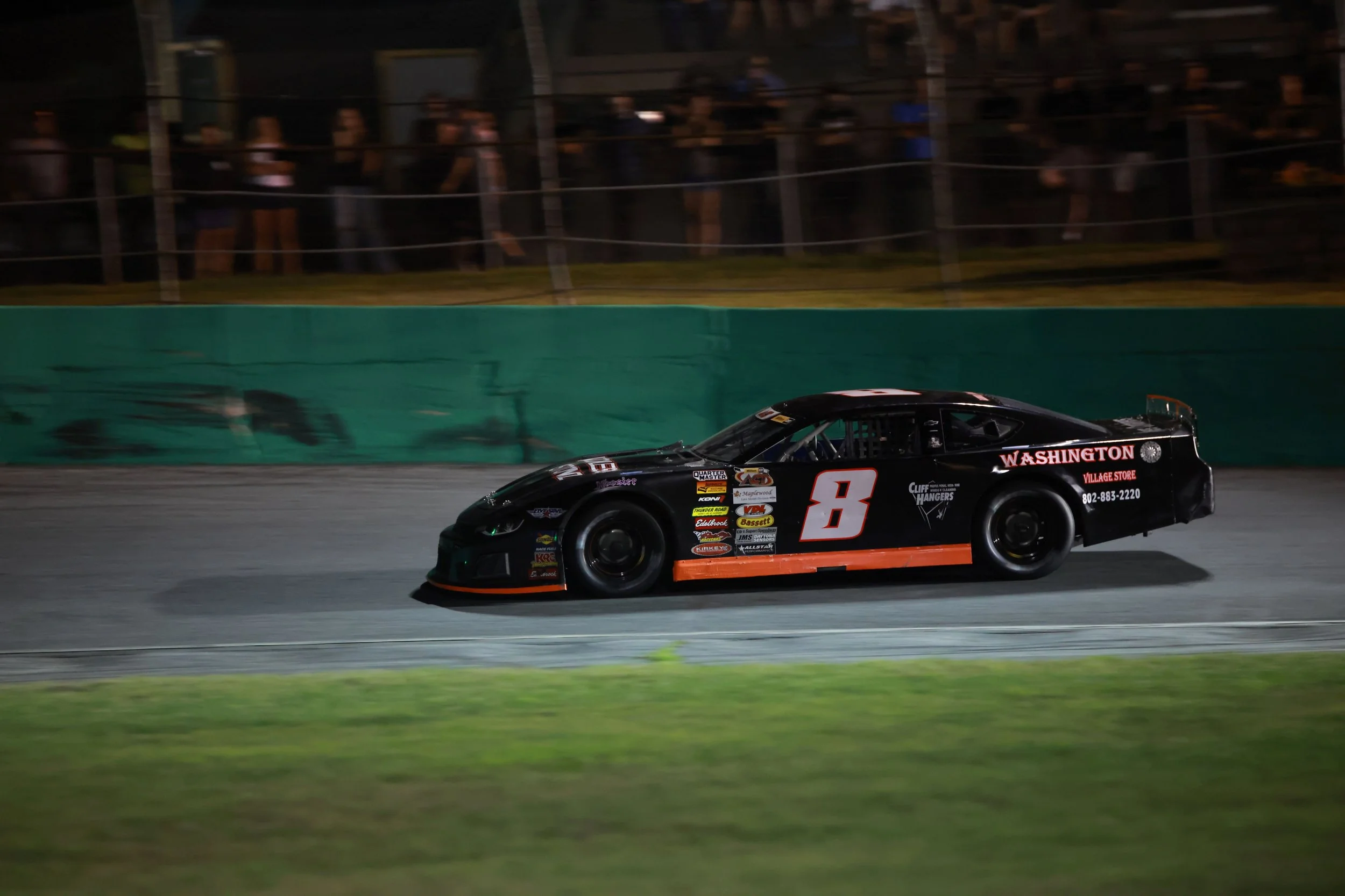 Roberts and Rueda Split Runaway Wins on Vermont Tire &amp; Service Night
