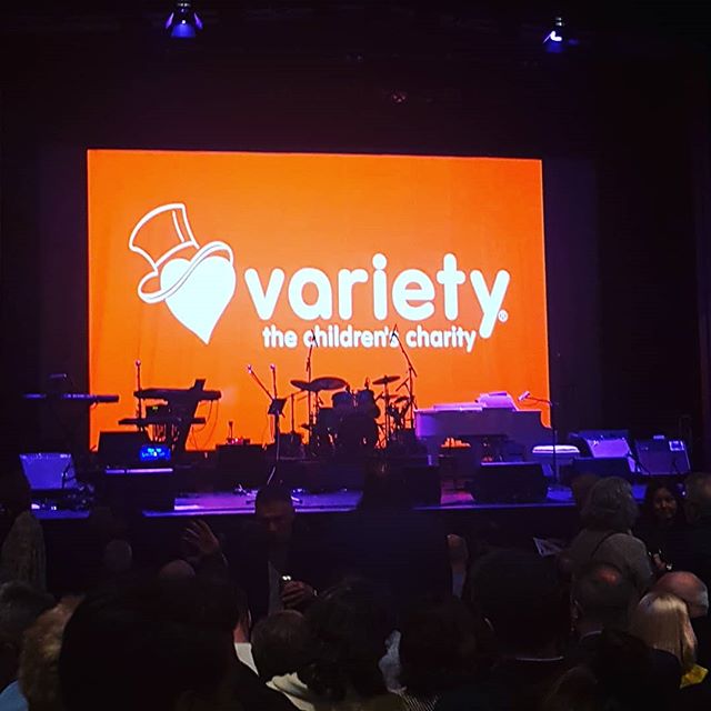 #musicmonday

Checking out @varietynsw_act salutes Elton John!! Great music and great experience ! 😁😎🥂🎉🎶 #ashonsite #workperks #charity #fundraiser #goodcause #giveback #music #enmoretheatre