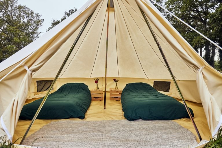 The-place-to-be-belltent-met-bedden-768x512.jpeg