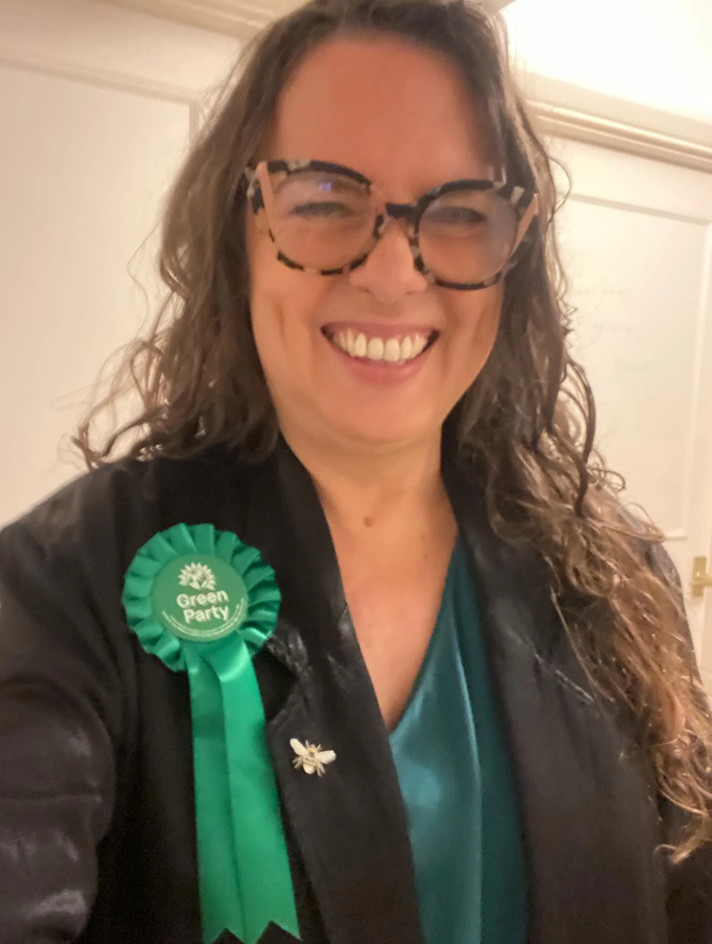 You are representing @thegreenparty &amp; @wandsworthgreens at @batterseasociety hustings &amp; will be the only woman on stage with 4 male candidates. You have decided on a simple green silk dress. 
But do you make it;
1. Formal
2. Full Green
3. Han