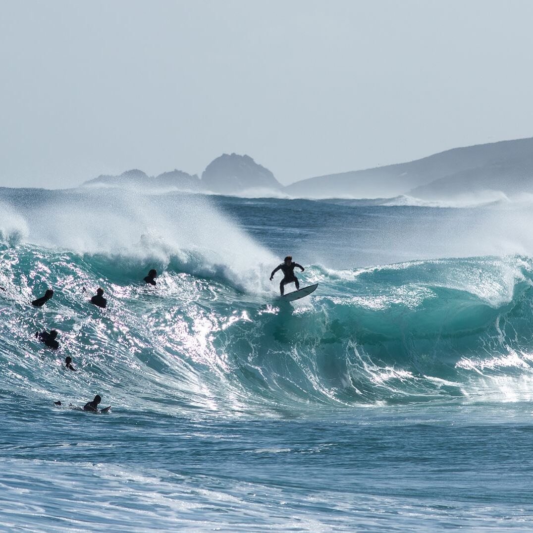 Does he make the drop - No Way or Too Easy?
.
.
📸 @kimfeast_ popping monos all day!
.
#surfmeal #surfbar #surfing #foodforsurfers