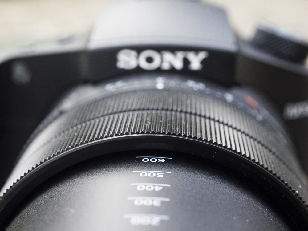 sony rx10 iv product shots 03.jpg