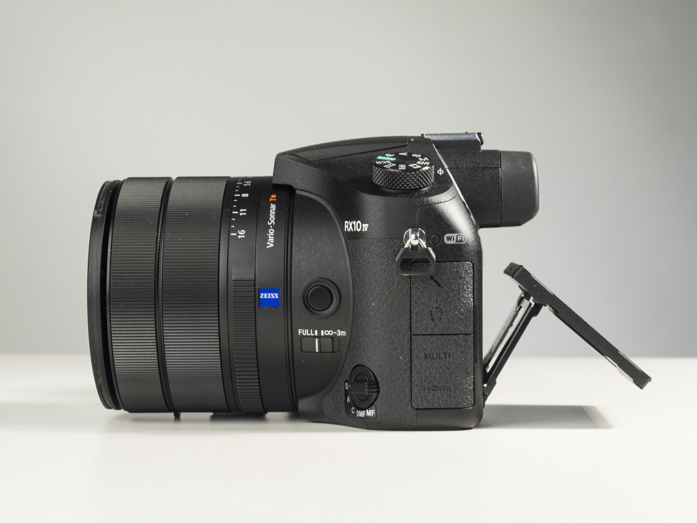 sony rx10 iv product images studio 09.jpg