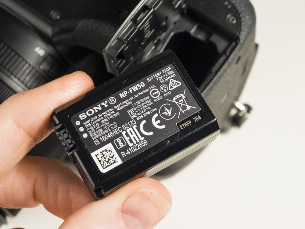 sony rx10 iv product images studio 05.jpg