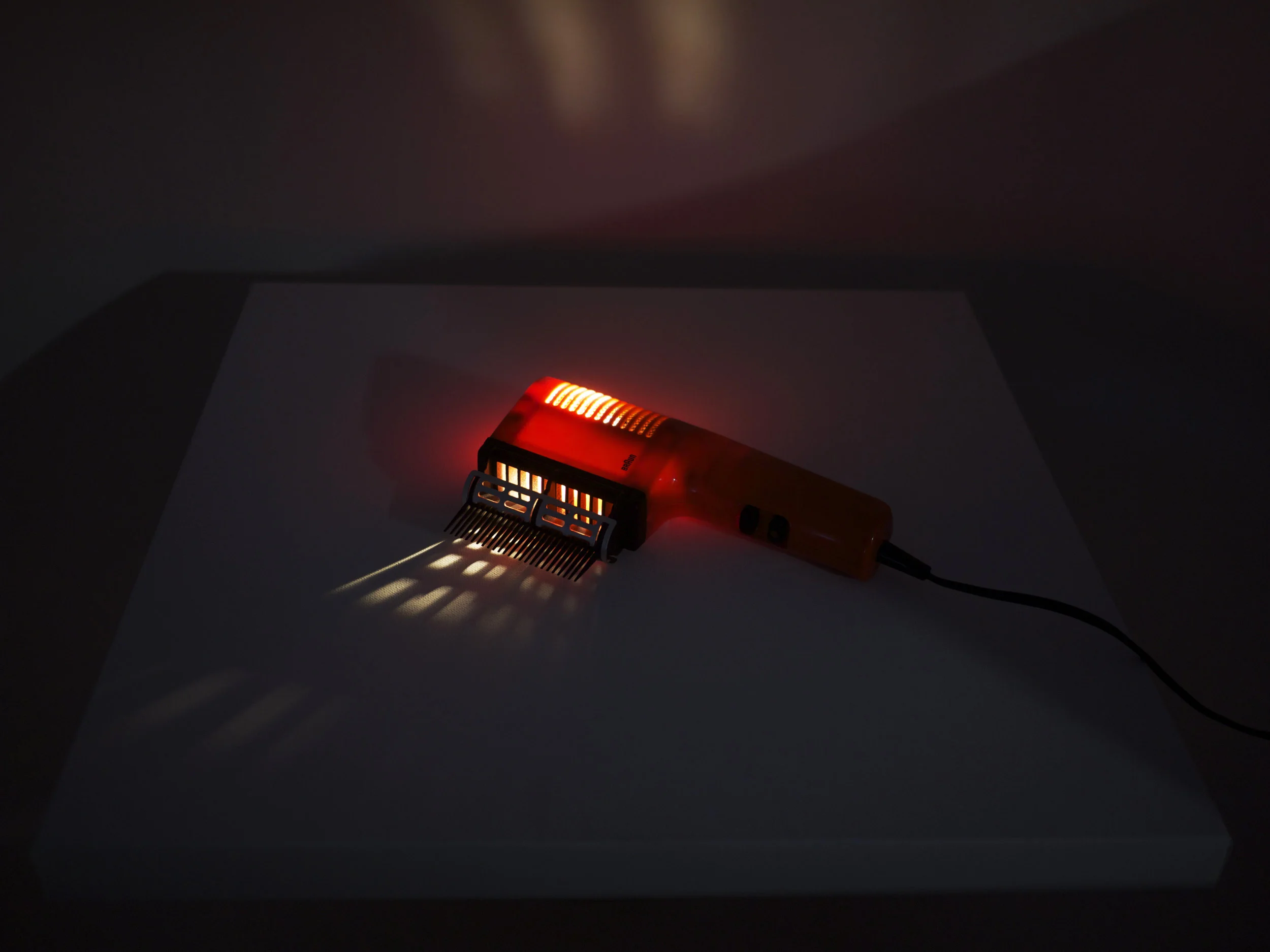 Hair straightener lamp
