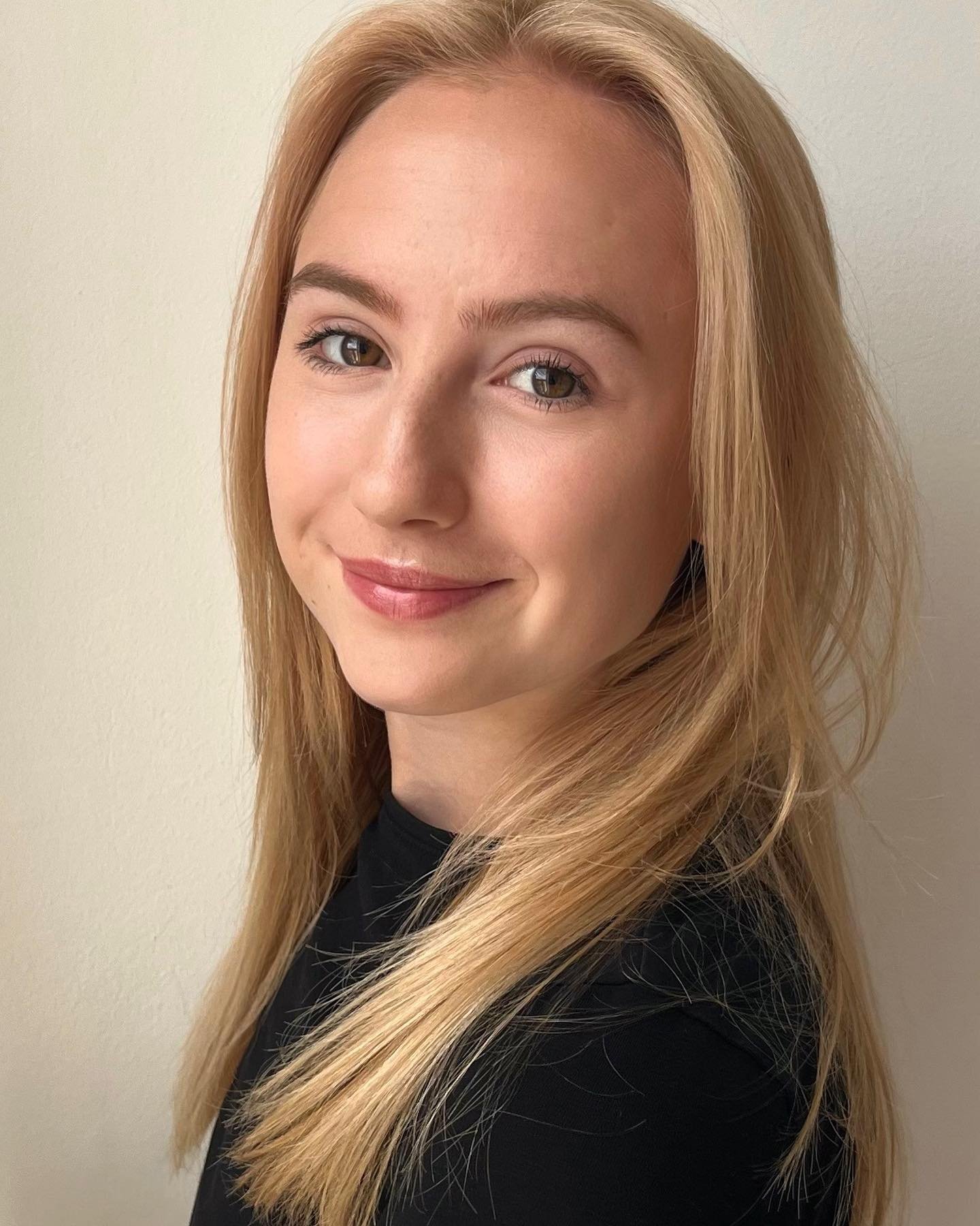 💜We are so happy to have Miss Fern joining SLDA!!!

A Ballet West Scotland and London Contemporary Dance School graduate, Miss Fern will be taking our RAD Classical Ballet, Pre and Junior Jazz and Contemporary and Intermediate Contemporary and Lyric