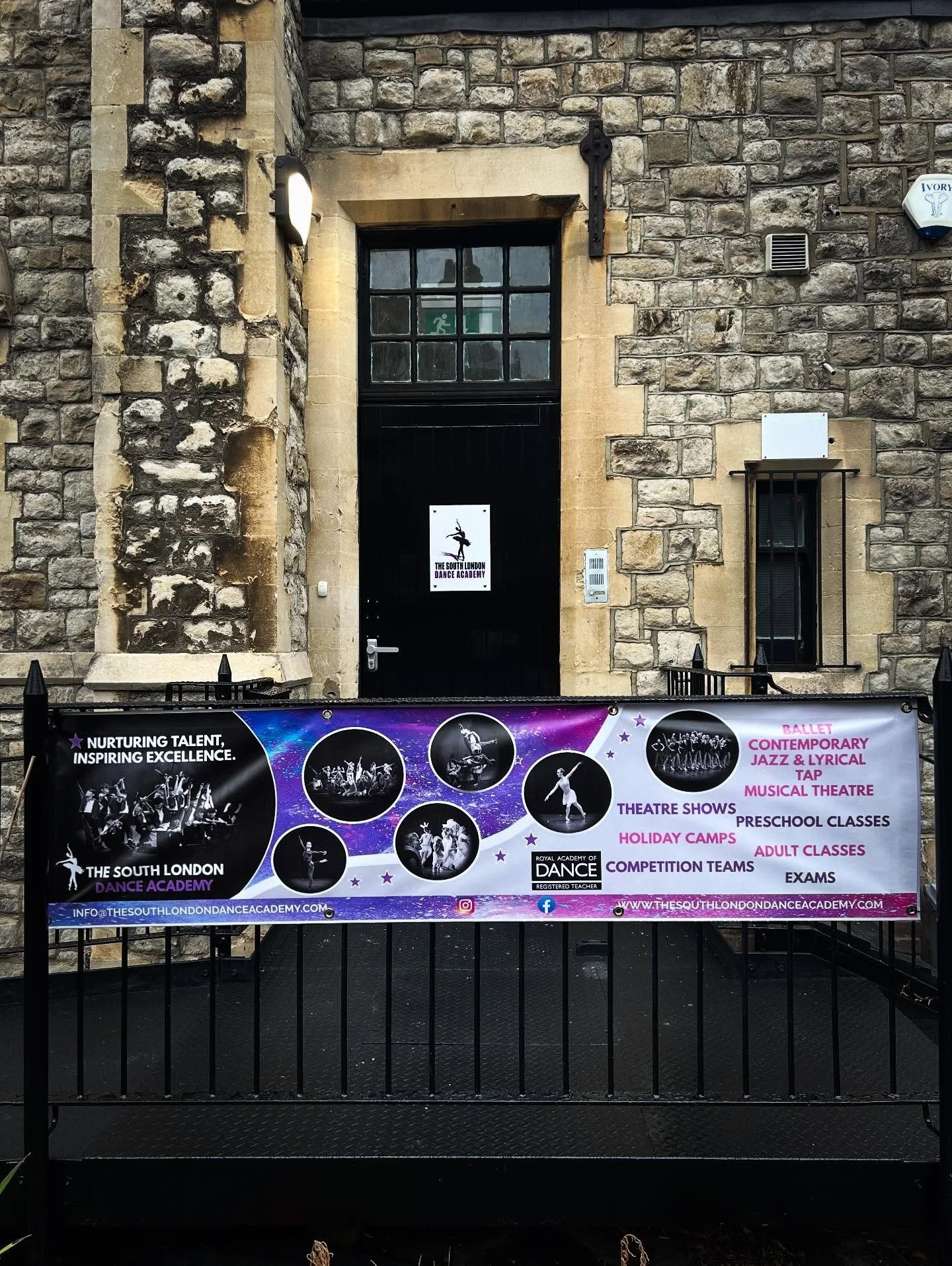 Looking for a bright, modern space in South East London? ๐๐ก๐ ๐๐จ๐ฎ๐ญ๐ก ๐๐จ๐ง๐๐จ๐ง ๐๐๐ง๐๐ ๐๐๐๐๐๐ฆ๐ฒ could be the perfect space for you!
Ideal for all things Dance, Arts and Wellbeing!
* Rehearsals
* Fitness & Yoga Classes
* W