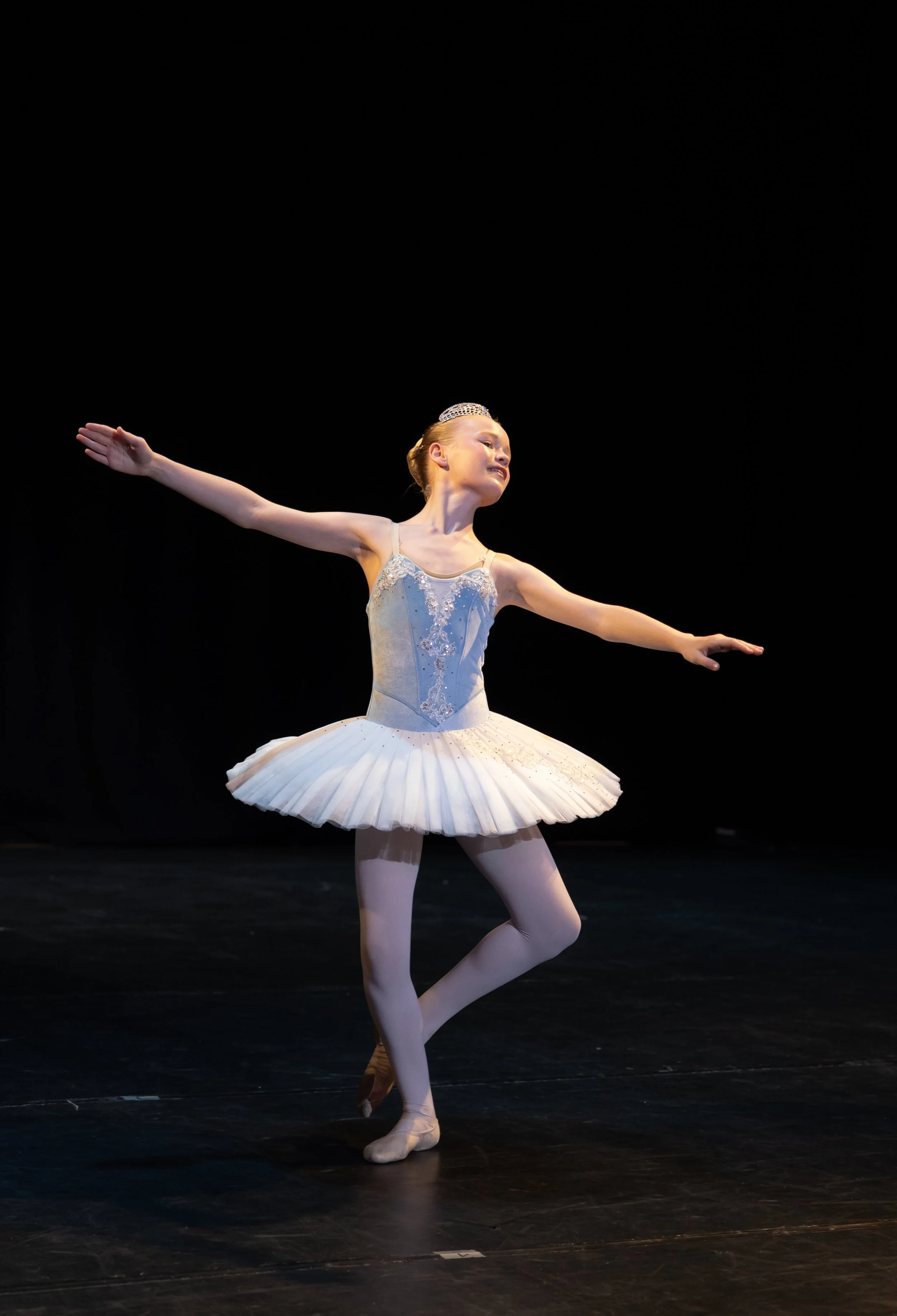 BFOD_Day 2_09.30_Intermediate Ballet Solo A-56-ZF-0906-44603-1-001-003.jpg