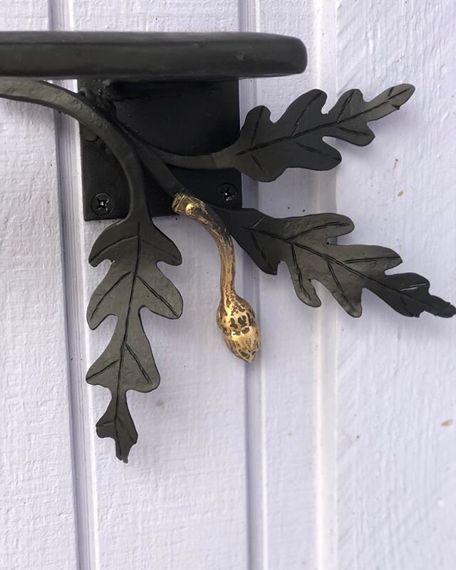 Forged steel oak leaves and an acorn forged from bronze. Decorating a simple handrail. #peltonmetalworks