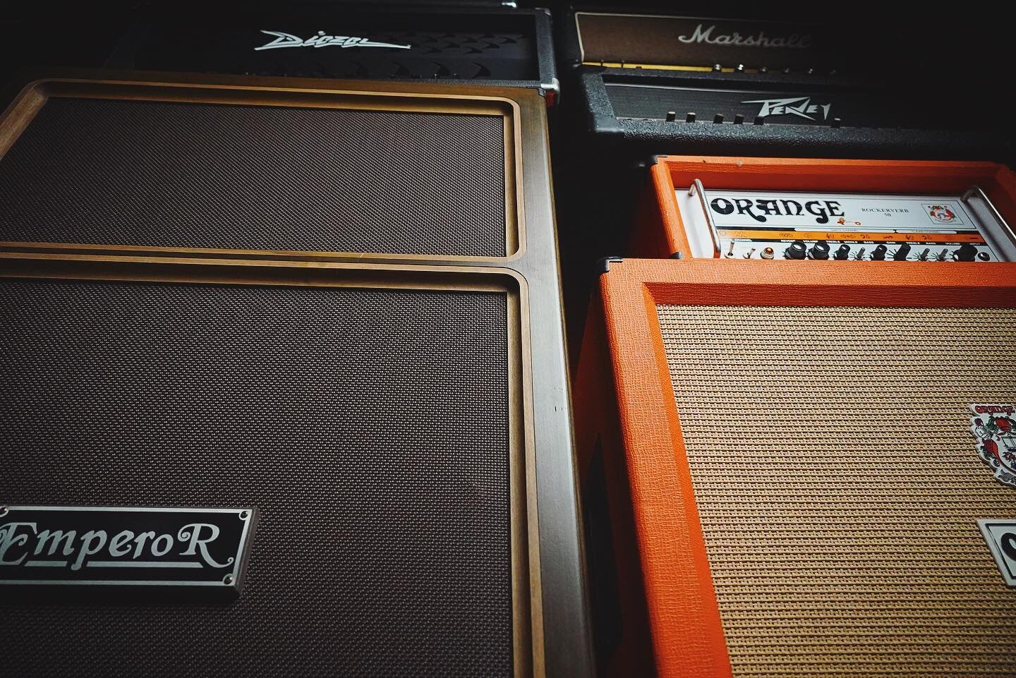 &ldquo;Loud Amps Save Lives.&rdquo; @rigsofdoom
&bull;
&bull;
&bull;
#rigsofdoom #loudampssavelives #emperorcabs #orangeamps #rockerverb #diezel #vh4 #marshallamps #jcm800 #peaveycult #vtm60 #guitar #recordingstudio #recording #dmv #maryland #gearpor