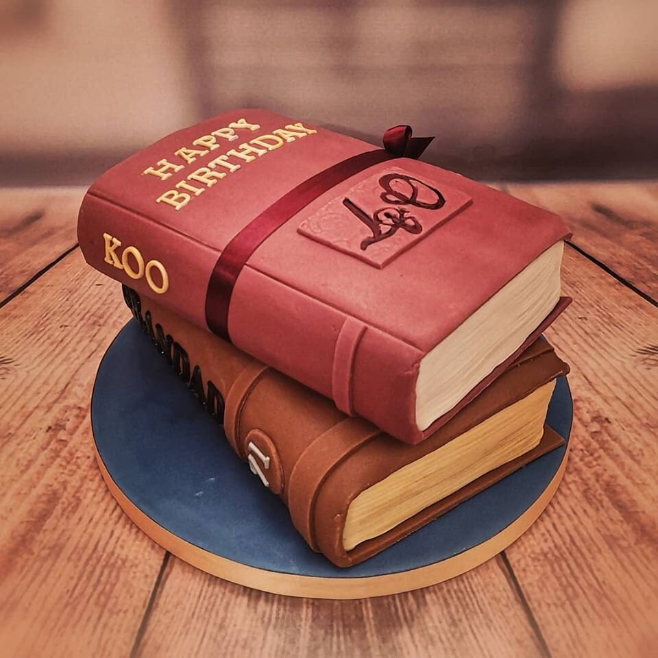 Leatherbound books cake
