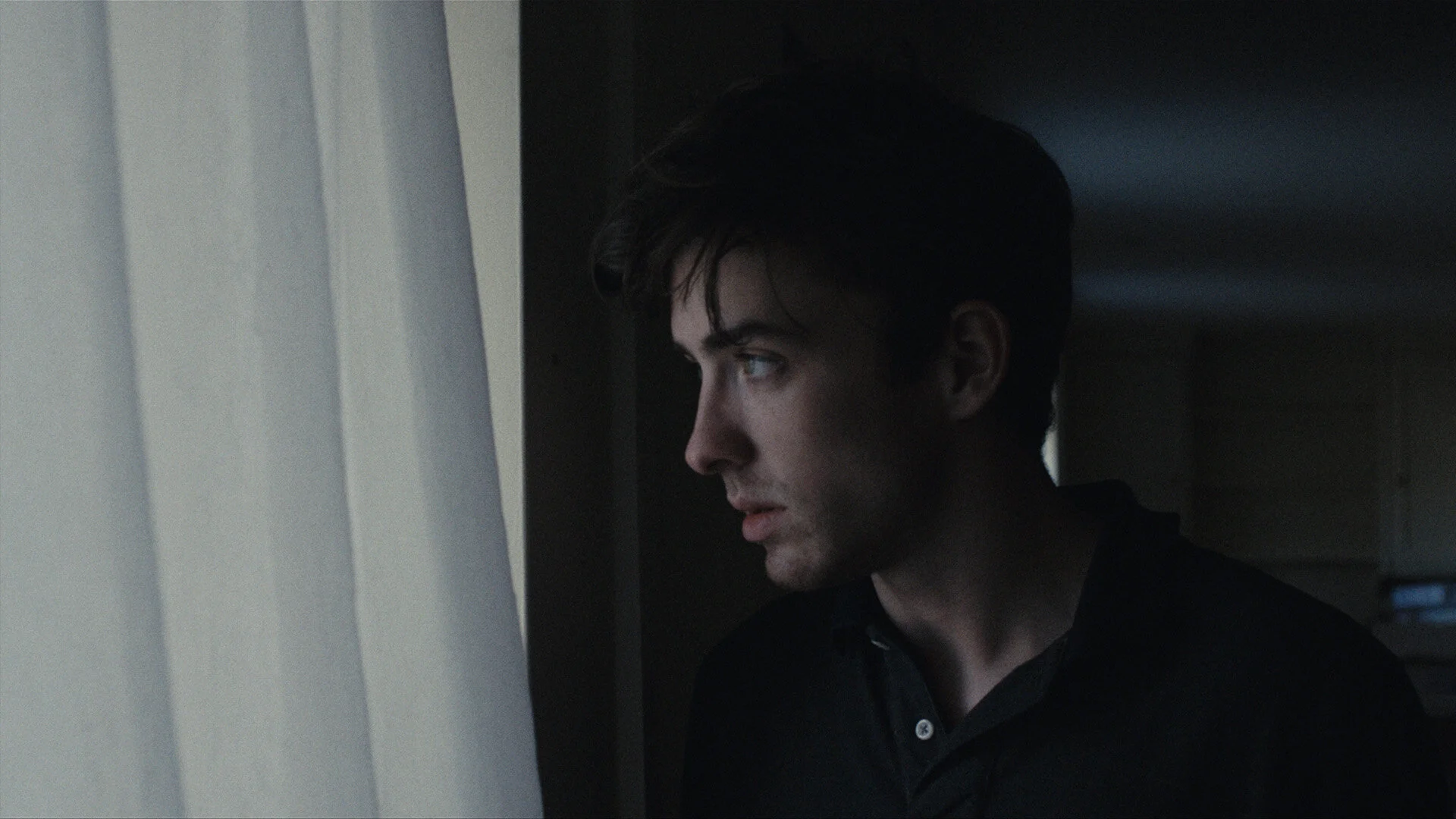 curtain_fullframe.jpg