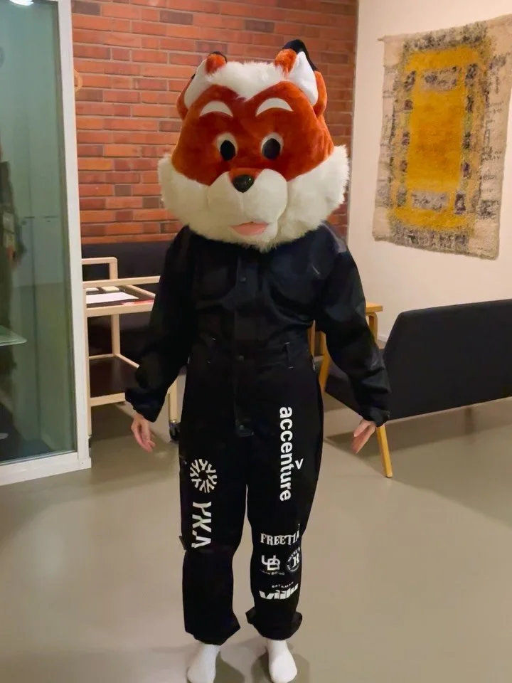 Uudet, upeat haalarit ovat saapuneet ja suurin osa niist&auml; ovatkin jo uusilla omistajillaan! 🦊🩵 

Kiitos viel&auml; sponsoreillemme: YKA, Semma, Teerenpeli, Talentia, Accenture ja Freetime/Keskimaa✨

Haalareita voi viel&auml; tulla t&auml;ll&au