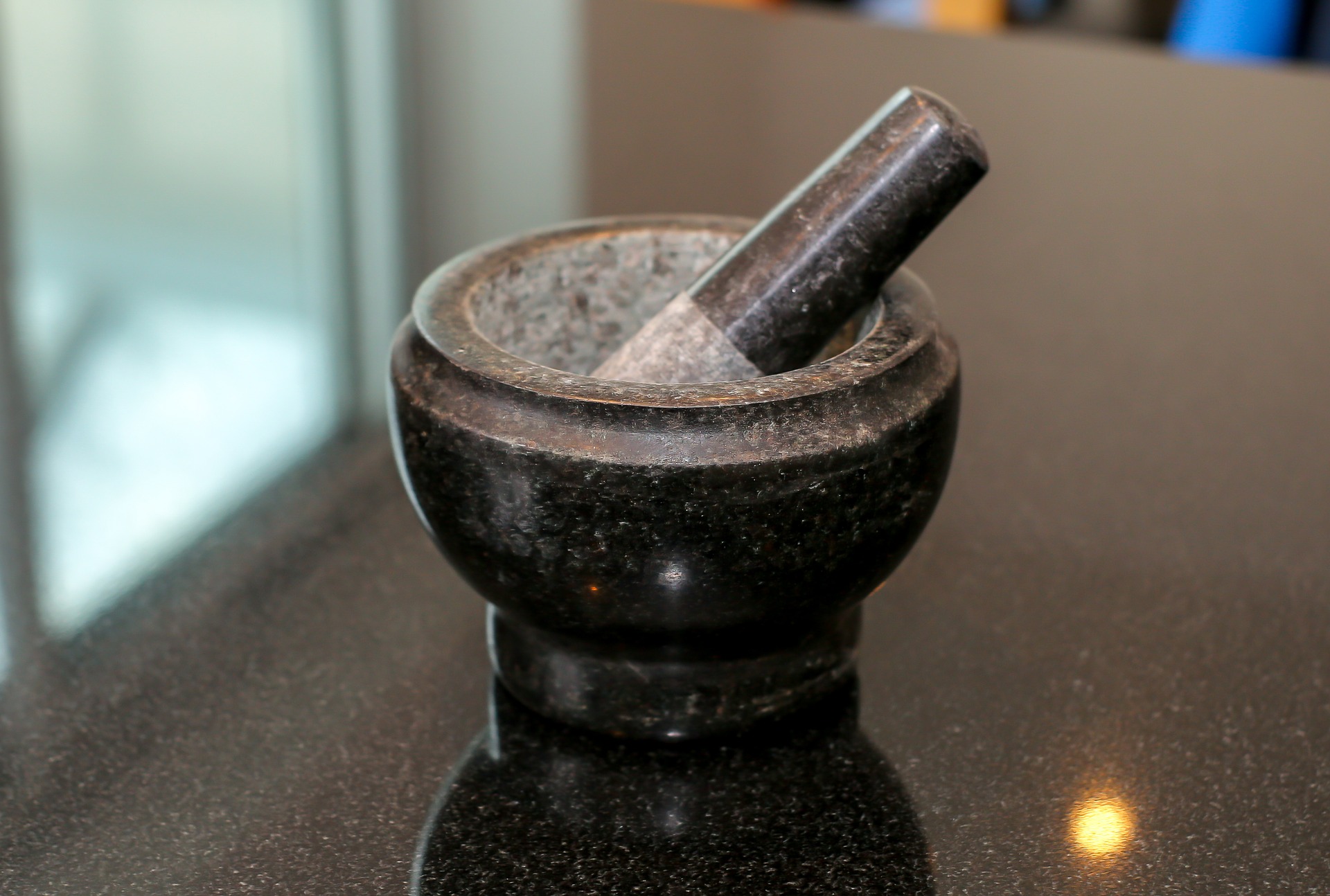 mortar-and-pestle-2095503_1920.jpg