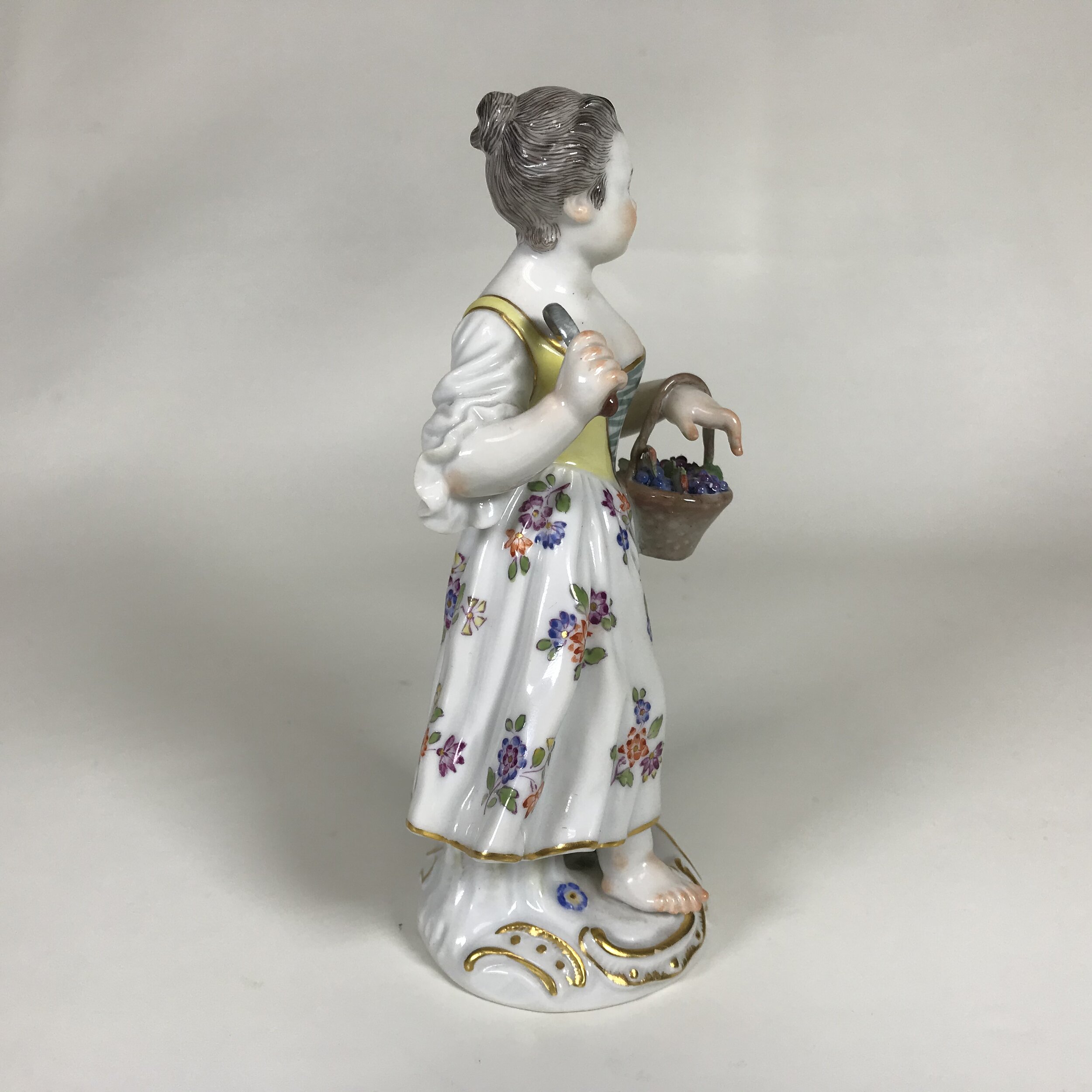 □バスケットの少女□高さ37.5cm◇Meissen◇