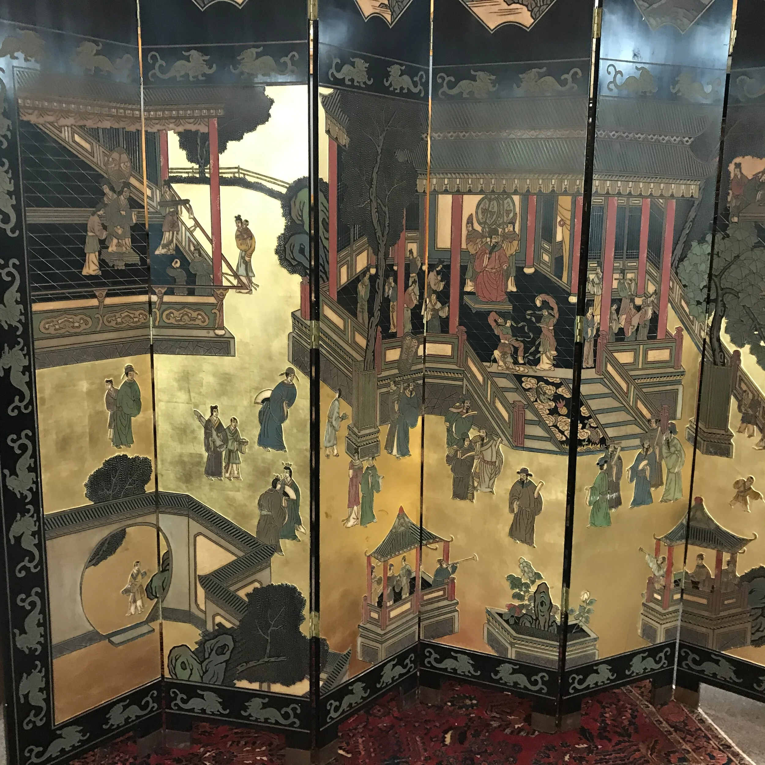 Large 8 Panel Chinese Coromandel Lacquered and Gold Leaf Folding