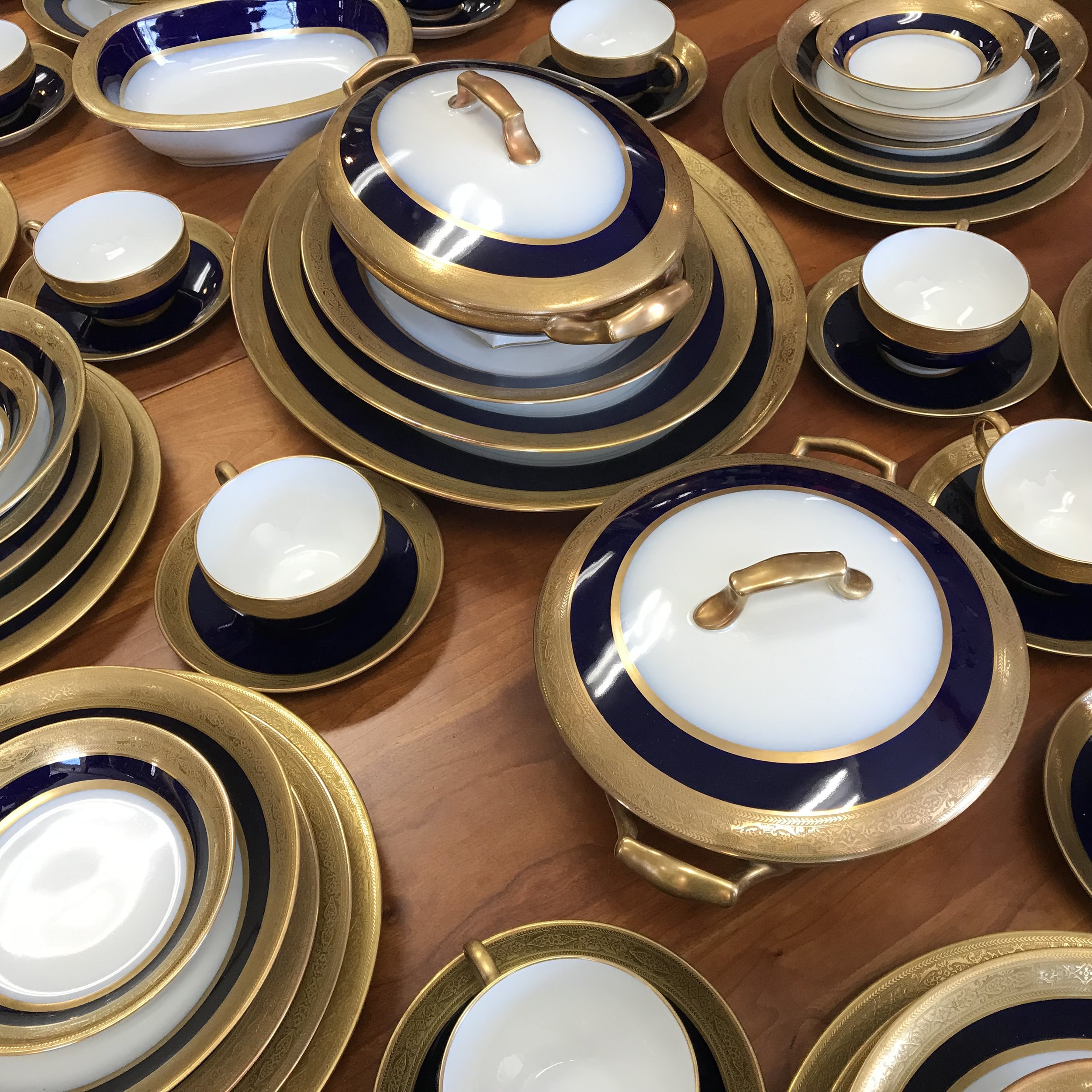 Golden Rabbit Service De Table En émail 12 Pièces (tourbillon De Cobalt