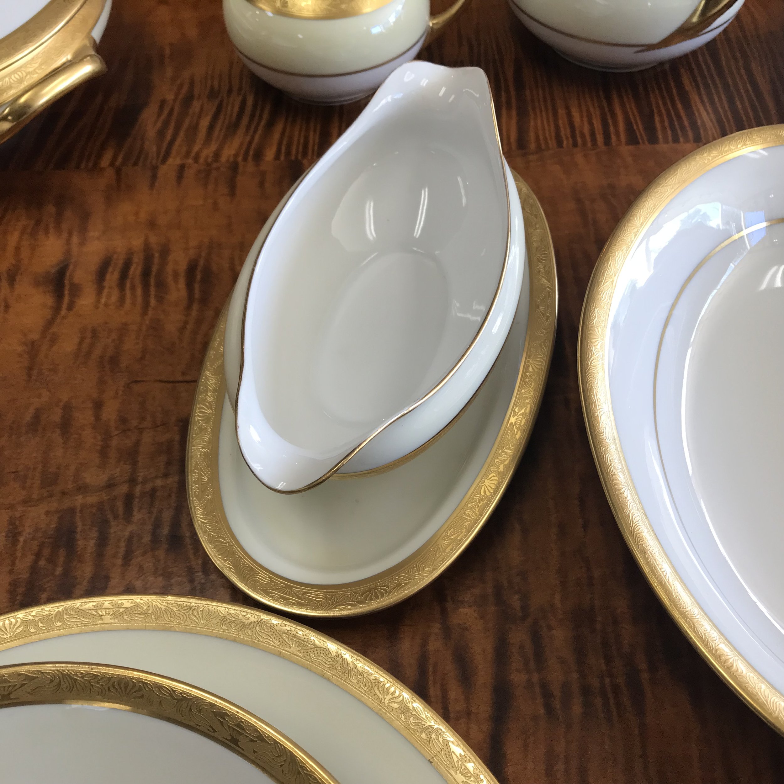 Hutschenreuther Bavaria 2 Tone Porcelain Gold Encrusted 7 Place Setting for  10 +extra — Ardesh