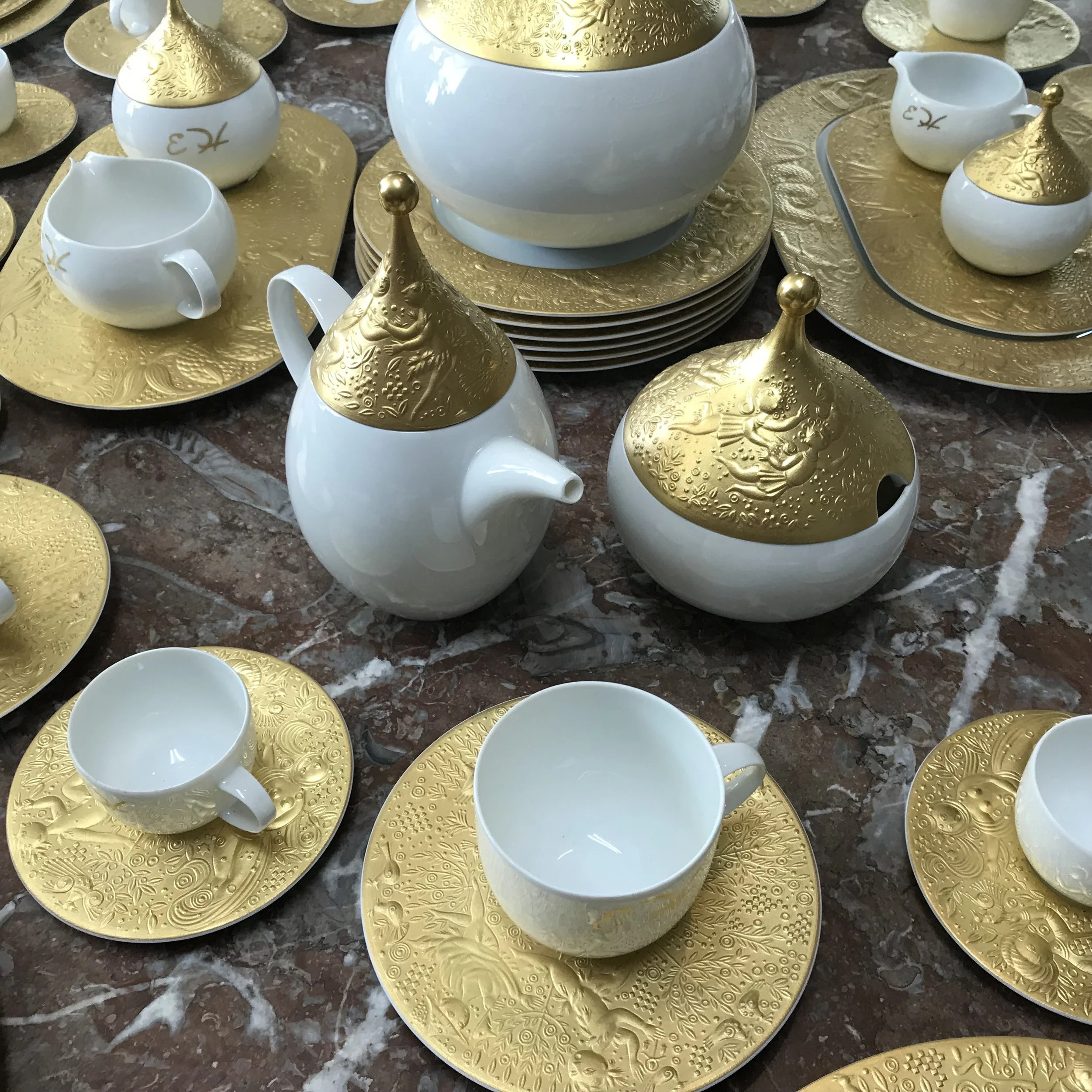 84 Piece Rosenthal Bjorn Wiinblad Gold Magic Flute Dinner Set — Ardesh