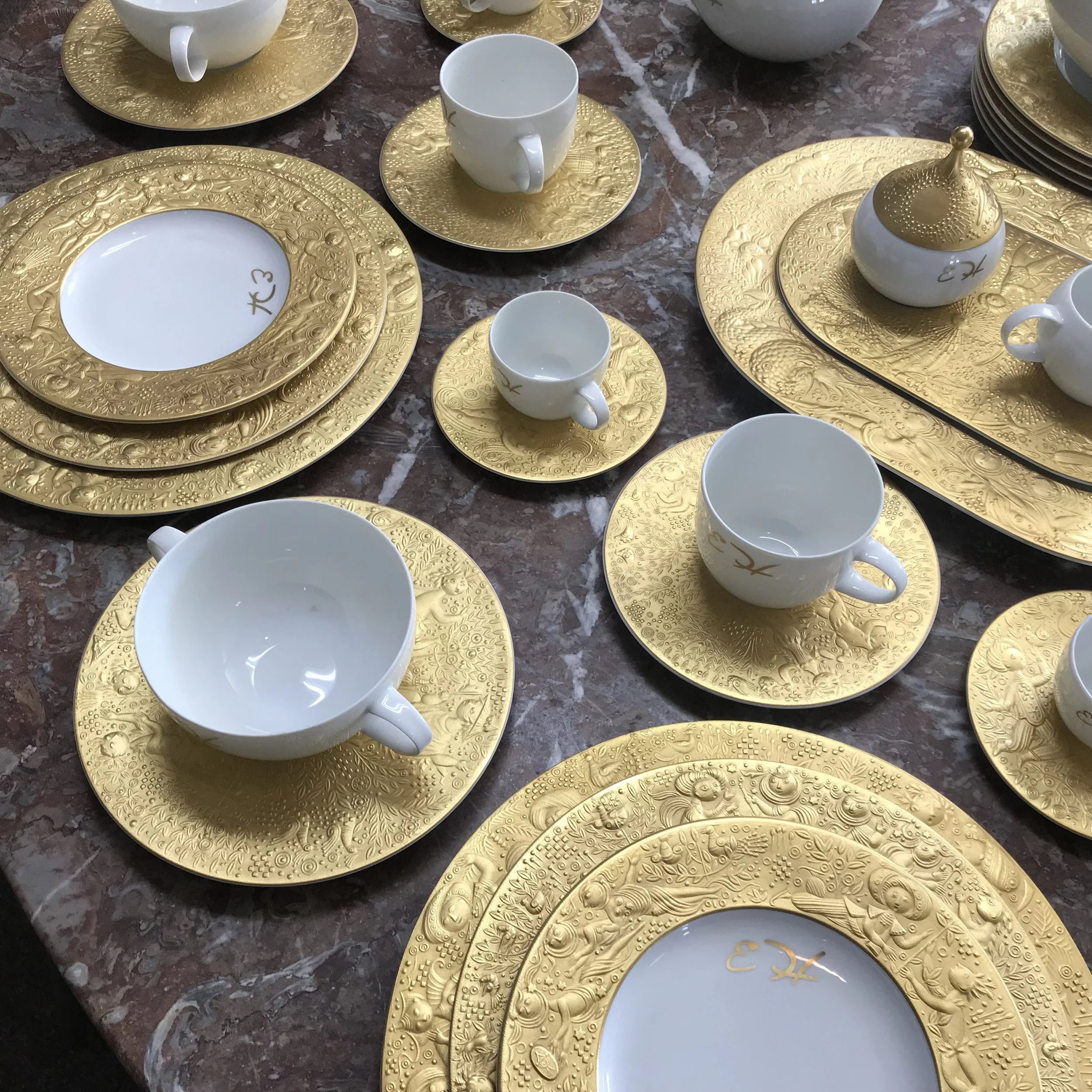 84 Piece Rosenthal Bjorn Wiinblad Gold Magic Flute Dinner Set — Ardesh