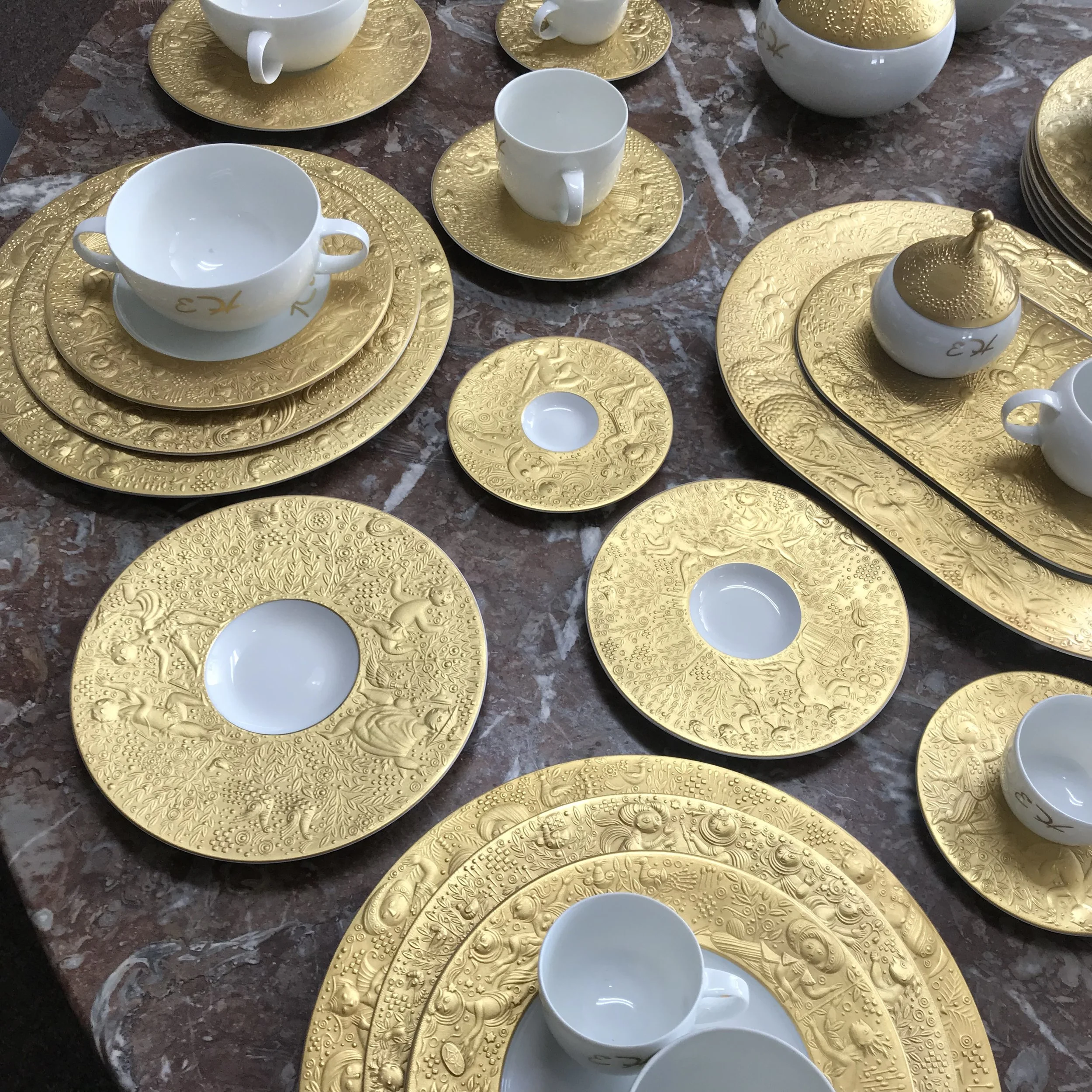 84 Piece Rosenthal Bjorn Wiinblad Gold Magic Flute Dinner Set — Ardesh