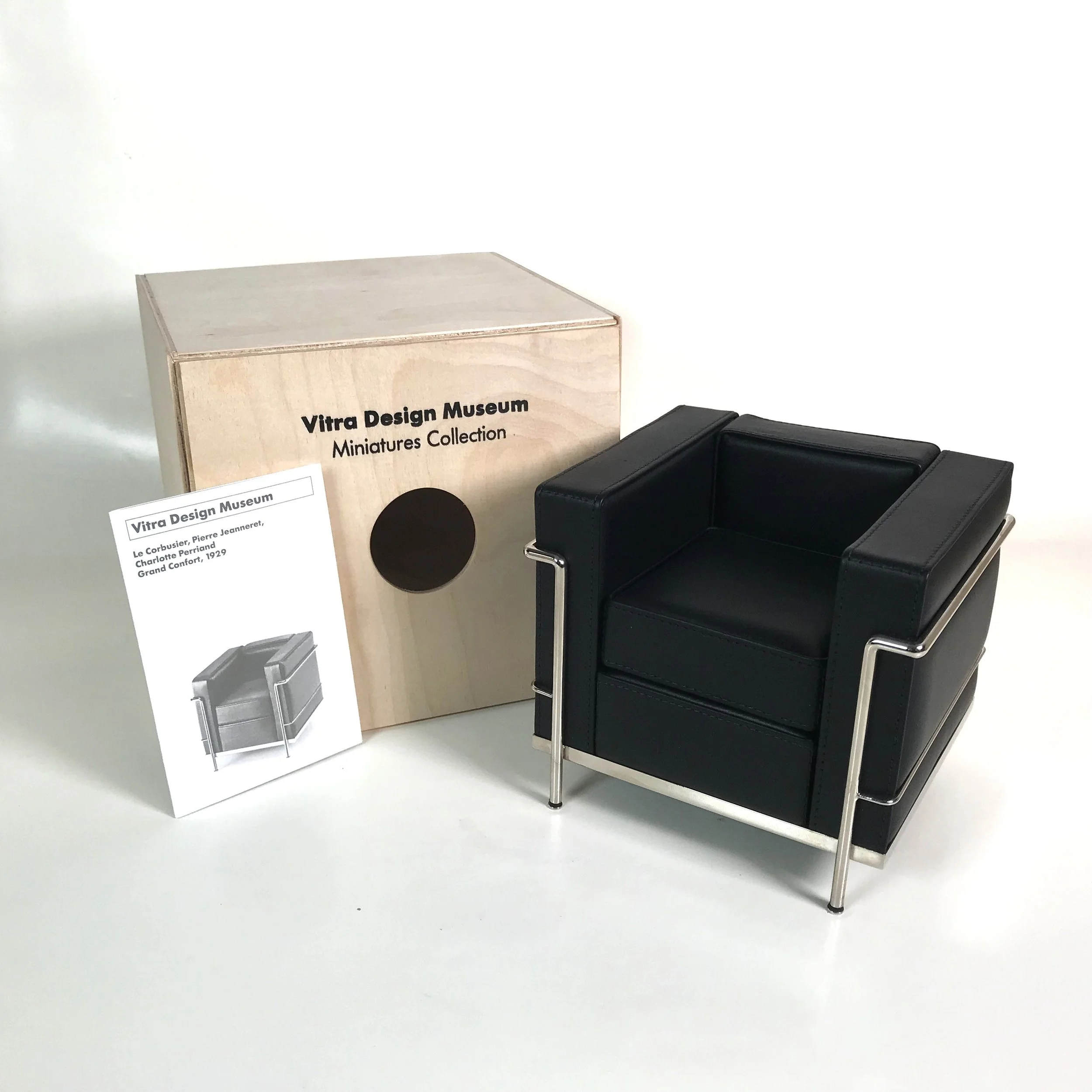 Vitra Design Museum Miniature Fauteuil Le Corbusier LC2 Chair — Ardesh