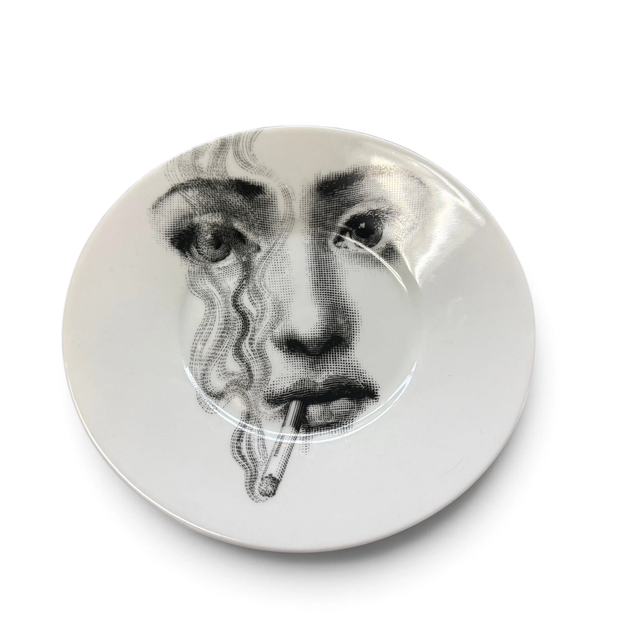 fornasetti-fornasetti-tema-e-variazioni-il-fumo-fa-male-tea-cup-saucer-3-1793127635553.jpg