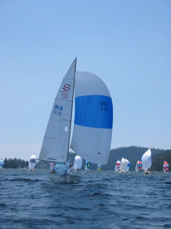 Here we can see the center seam is verticle as a result of correct pole height.