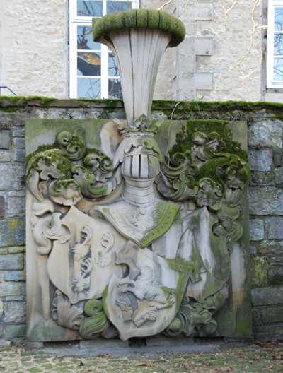 Das Wappen am Hofeingang in Nordsteimke