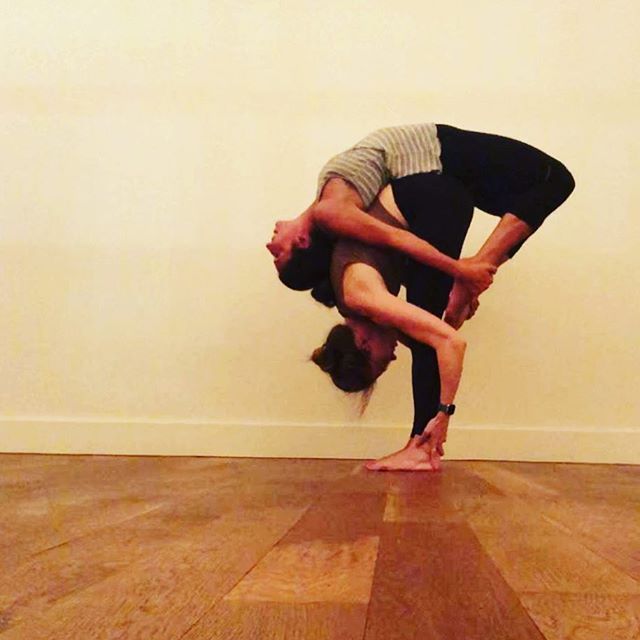 have a friend? get a stretch 🧘&zwj;♀️ .
.
.
.
.
#yoga #partneryoga #acro #yogi #dcyoga #dcyogateacher #yogis