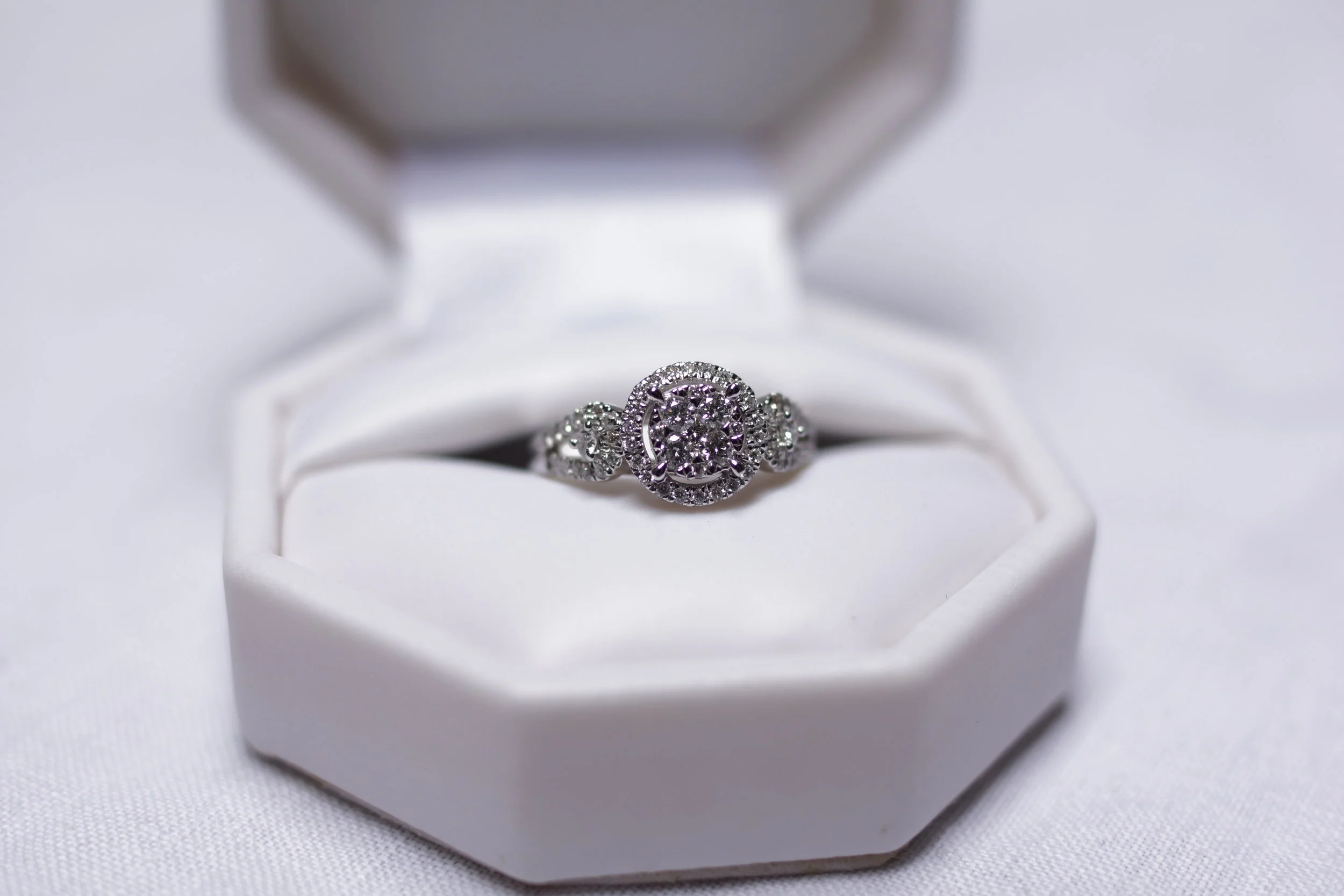 18KW Diamond Engagement Ring