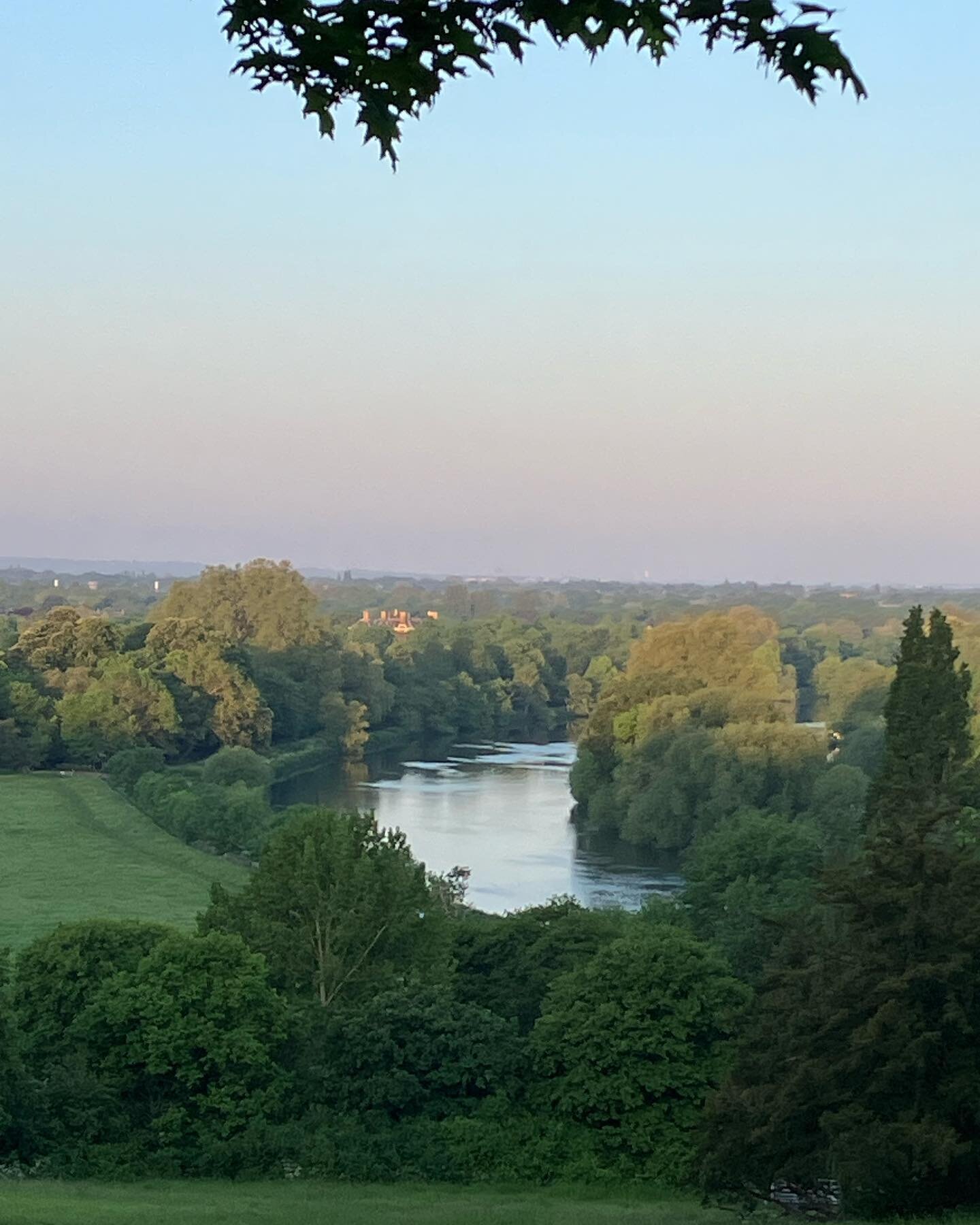 Blue sky day here at the river&hellip; hoping you&rsquo;ll join us!
#kayakadventures #supadventure #canoeadventures #thingstodoinlondon #countrylivinginthecity