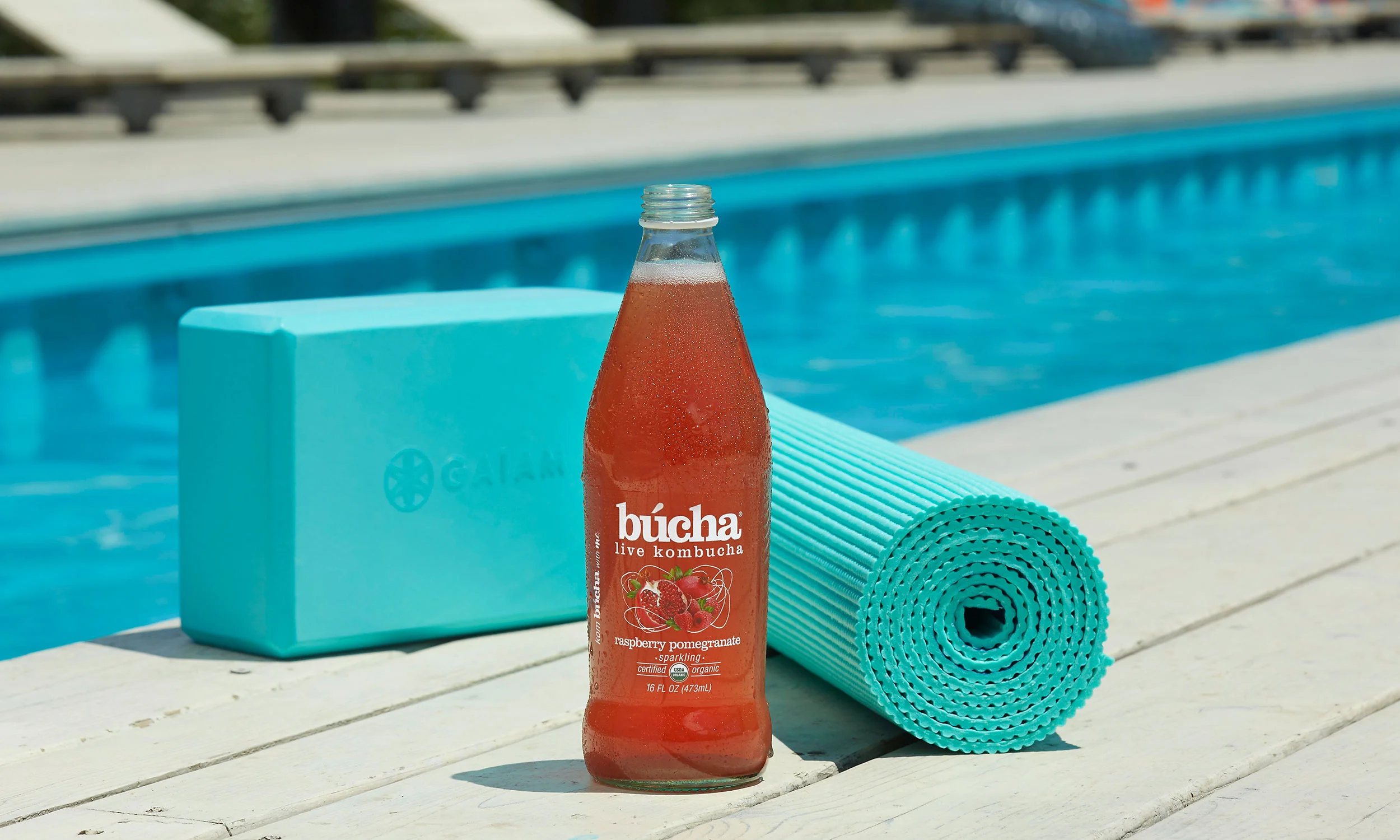 Bucha drink poolside