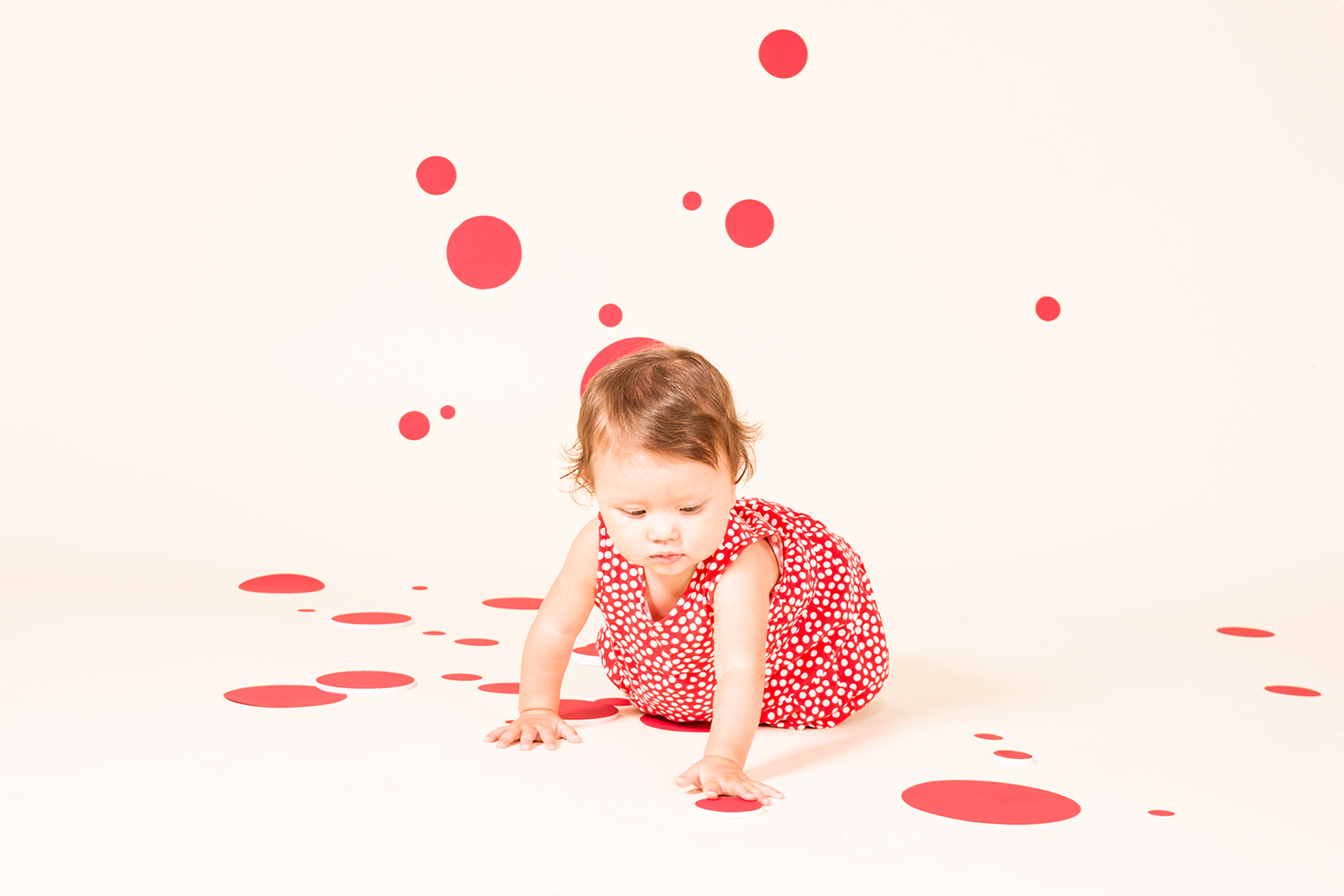 red_dots_01.jpg