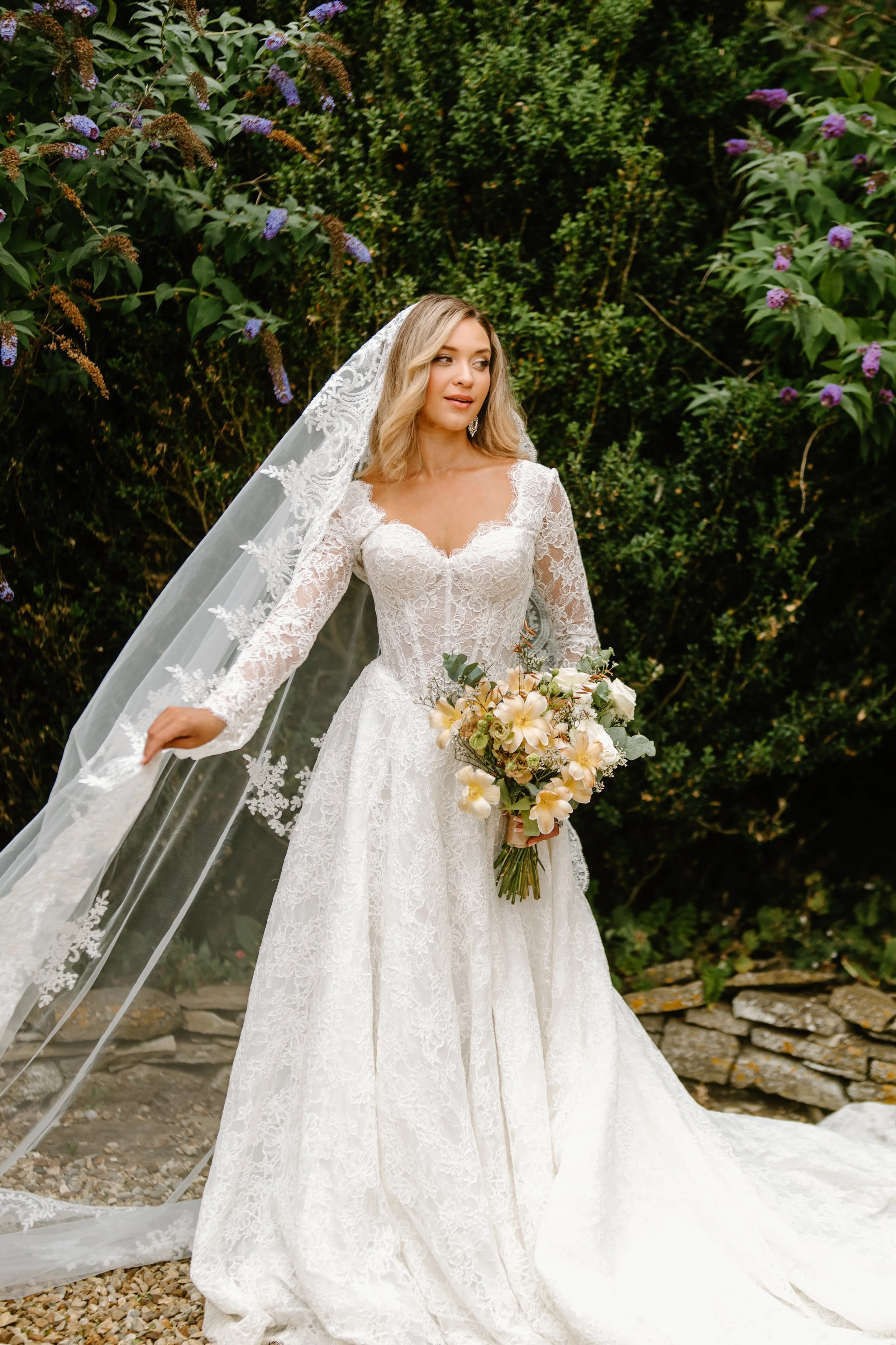 Workshop hosts: @garyandkim.ca

Photographer :  @theevanscollective
Venue: @hinwickhouse
Wedding Planner: @wrights_weddings_and_events
Workshop Education Team: @theevanscollective @laurenashleystudios @chrisdennerphotography @garyandkim.ca @ujjwalvan