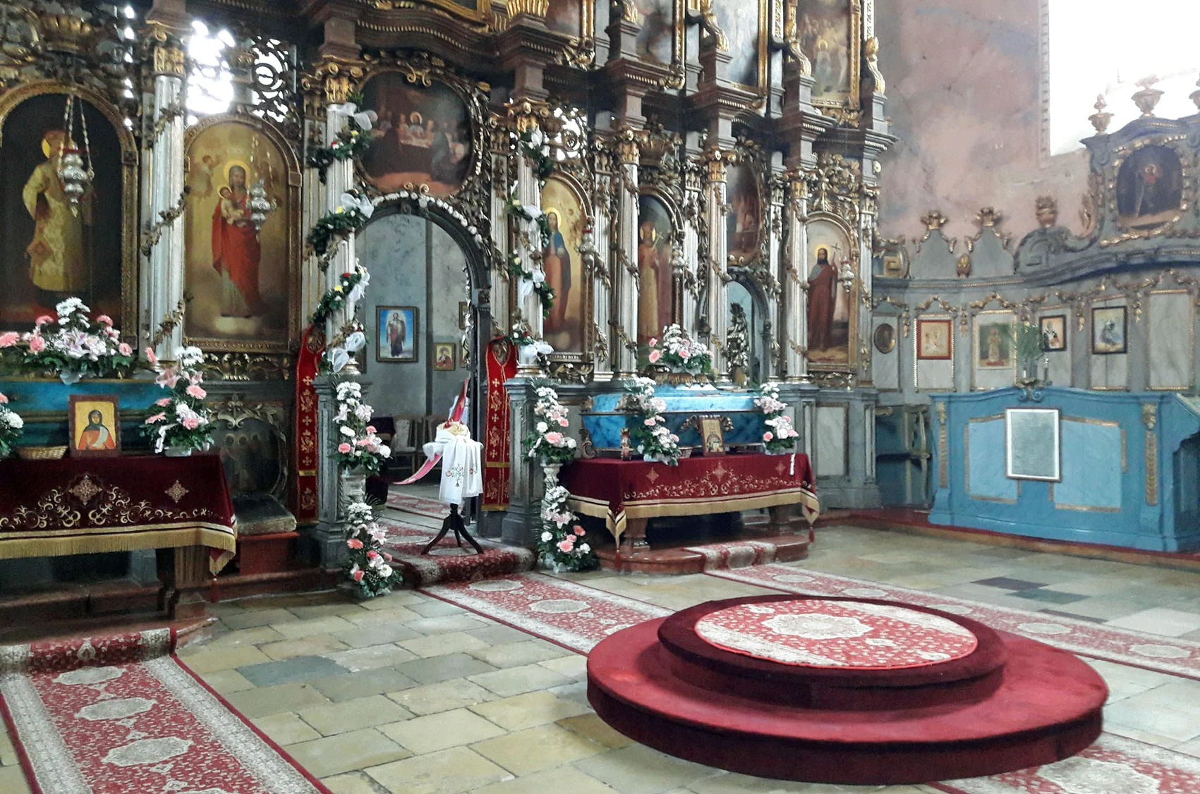 Vdrnik Monastery with beautiful Easter flowers and dyed eggs as a centre piece, below the arch.