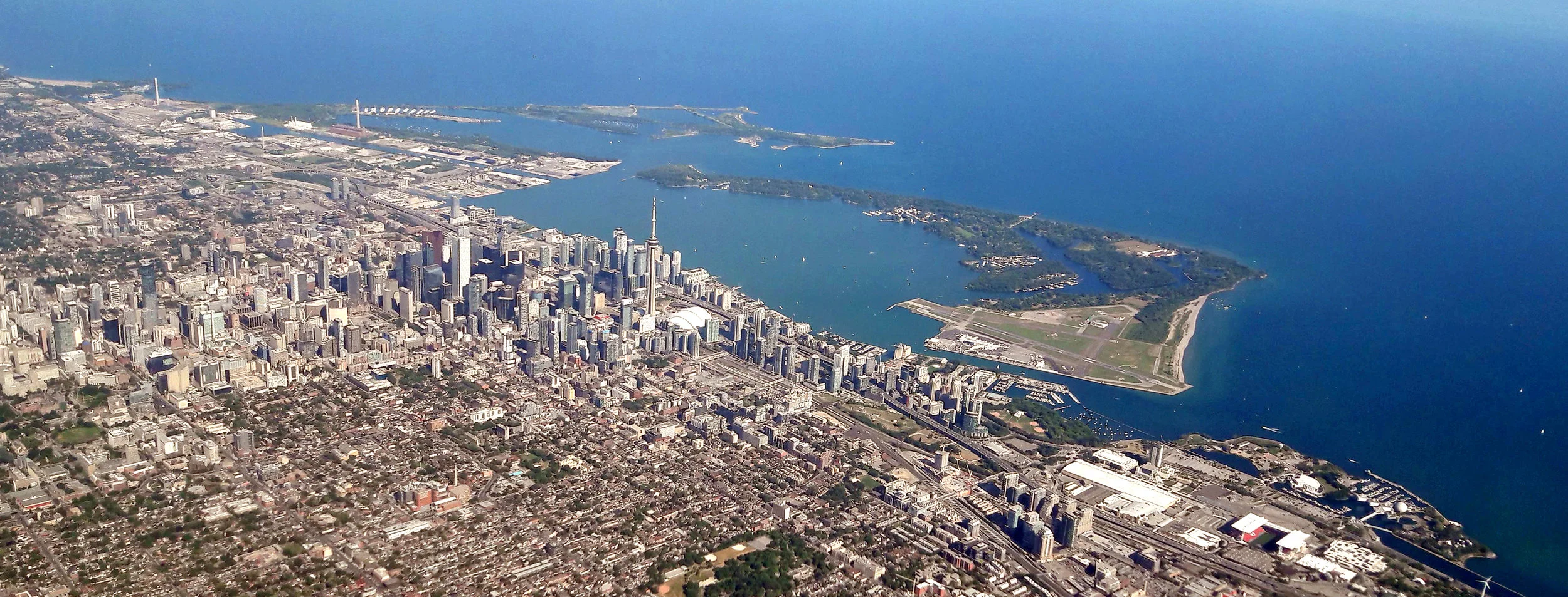 Flying into Toronto Airport with the CN Tower.