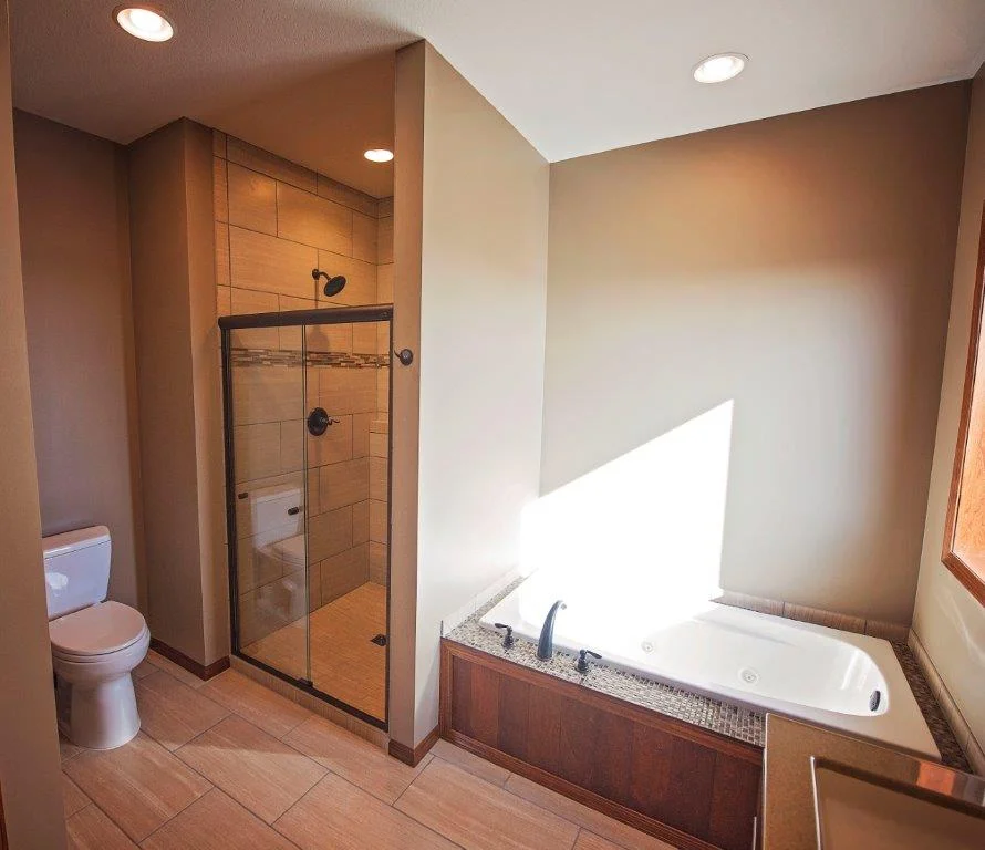 Main Bath.jpg
