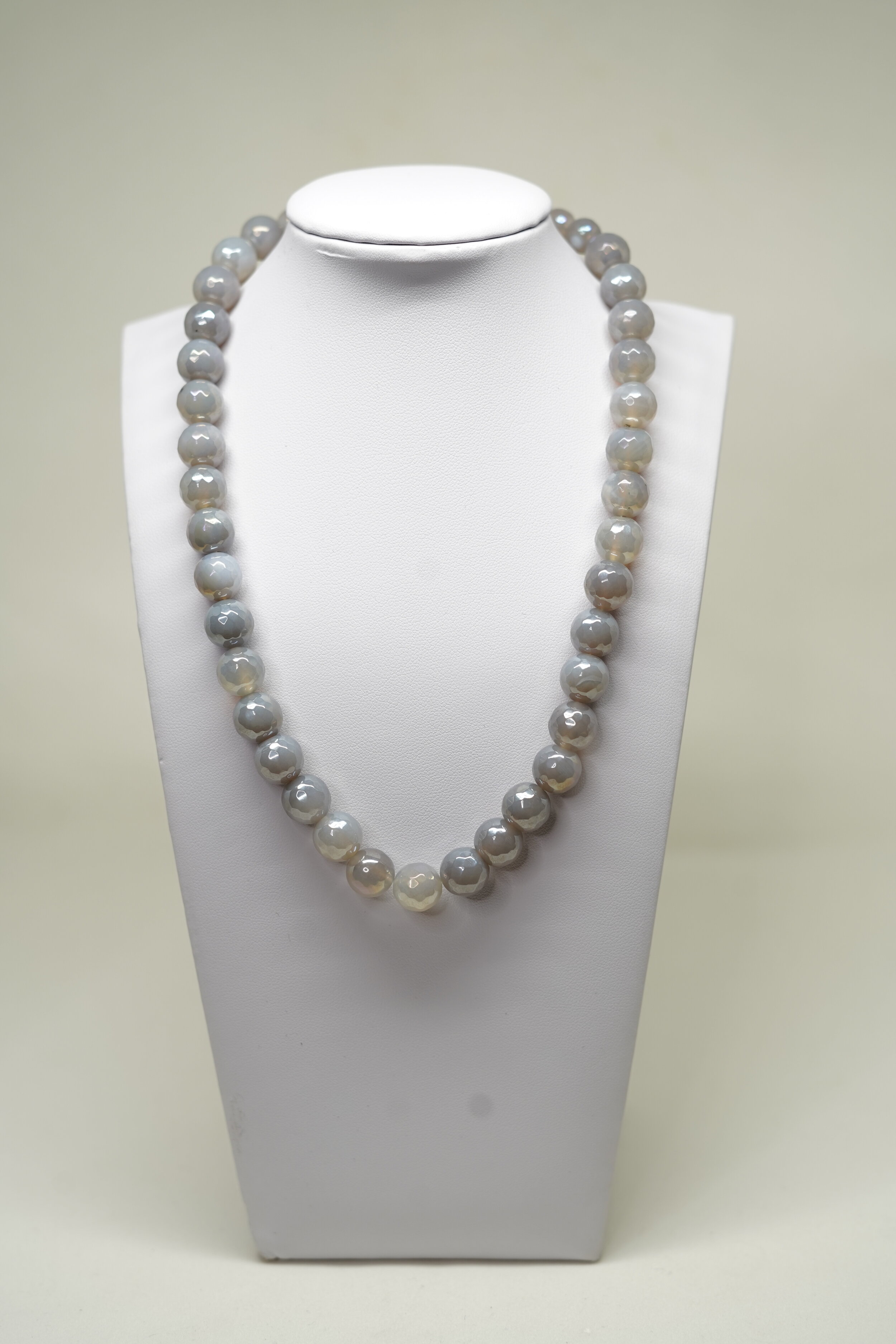 Shiny Moon Gray Agate Necklace 